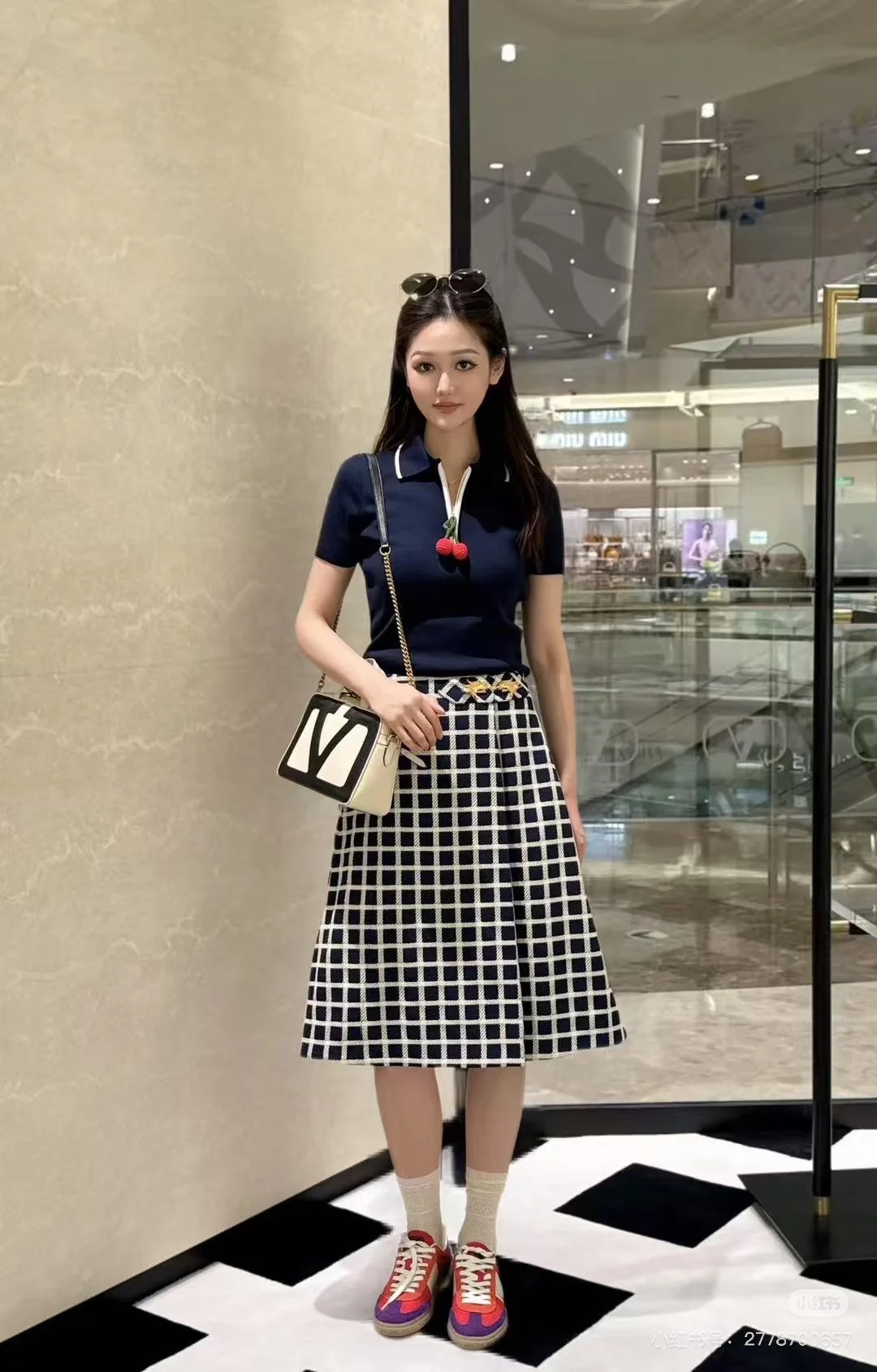 NO:333749,25 new products Polo-neck knitted short-sleeved top with cherry zipper pendant instantly adds a playful feeling, making the overall look lively and interesting. Full of design, elegant and a little retro style. Cute wool ball decoration, walking with a style and comfortable, both fashionable and practical. It adds the overall exquisiteness and easily creates a high-end 2-color SML, T-shirt, alexander wang1986090925新品 Polo领针织短袖上衣搭配樱桃拉链吊坠,瞬间增添俏皮感 让整体造型活泼又有趣 设计感十足,优雅又带点复古风情 可爱的毛球装饰,走路带风又舒适,既时尚又实用.增加了整体的精致感,轻松打造出高级感满满的 2色 SML,,T-shirt,alexander wang,Women's clothing