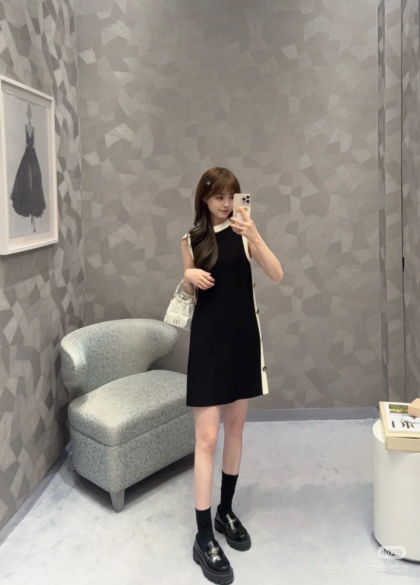 NO:334216,Dio*25 new product, celebrity temperament knitted round neck vest dress, contrasting color texture full of personality, custom five-pointed star buckle decoration on both sides, demonstrating brand concept, H small version is versatile and not picky, high-end black and white French elegant temperament, imported high-subsidized density yarn, Swiss machine double weaving craft knitted yarn, the upper body looks slim and tall! The workmanship quality depends on the details! SML,,dior, skirts,alexander wang19860909Dio*25新品 名媛气质针织圆领背心连衣裙 撞色纹理个性十足 两侧定制五角星扣装饰 彰显品牌理念 H小版型百搭不挑人,高级黑白调法式优雅气质,进口高支密度纱线瑞士机双织工艺针织纱线,上身显瘦又高挑!做工品质看细节! SML,,dior,skirts,alexander wang,Women's clothing