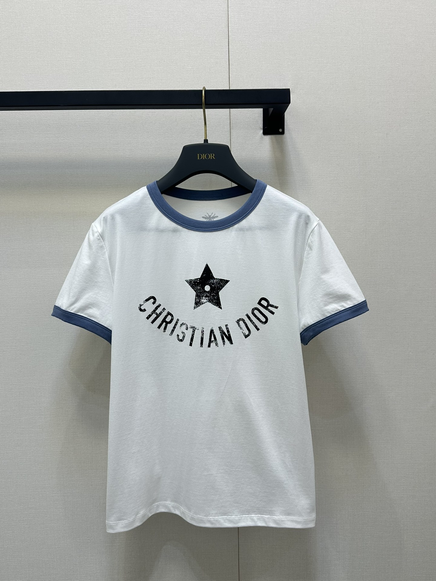 NO:335019,P.Dio* 25Ss Spring and Summer New Style Five-pointed Star Letter Print Round Neck Short Sleeve T-shirt. Original development!  High-end production!  Super comfortable round neck T-shirt is a must-have for everyday travel, full of comfortable and casual style, custom fabric, inclusive and easy to cover the flesh and make you look slimming!  It's nice to match casually!  Spot SML big-ticket real shot, dior, T-shirt,tees, t-shirt,alexander wang19860909P.Dio* 25Ss春夏新款 五角星字母印花圆领短袖T恤.原版开发！高版出品！超级舒适的圆领T恤 日常出街必备 满满的舒适休闲风 采用定制面料 包容性好遮肉显瘦！随意搭配就很nice！现货 SML大货实拍,,dior,T-shirt,tees，t-shirt,alexander wang,Women's clothing