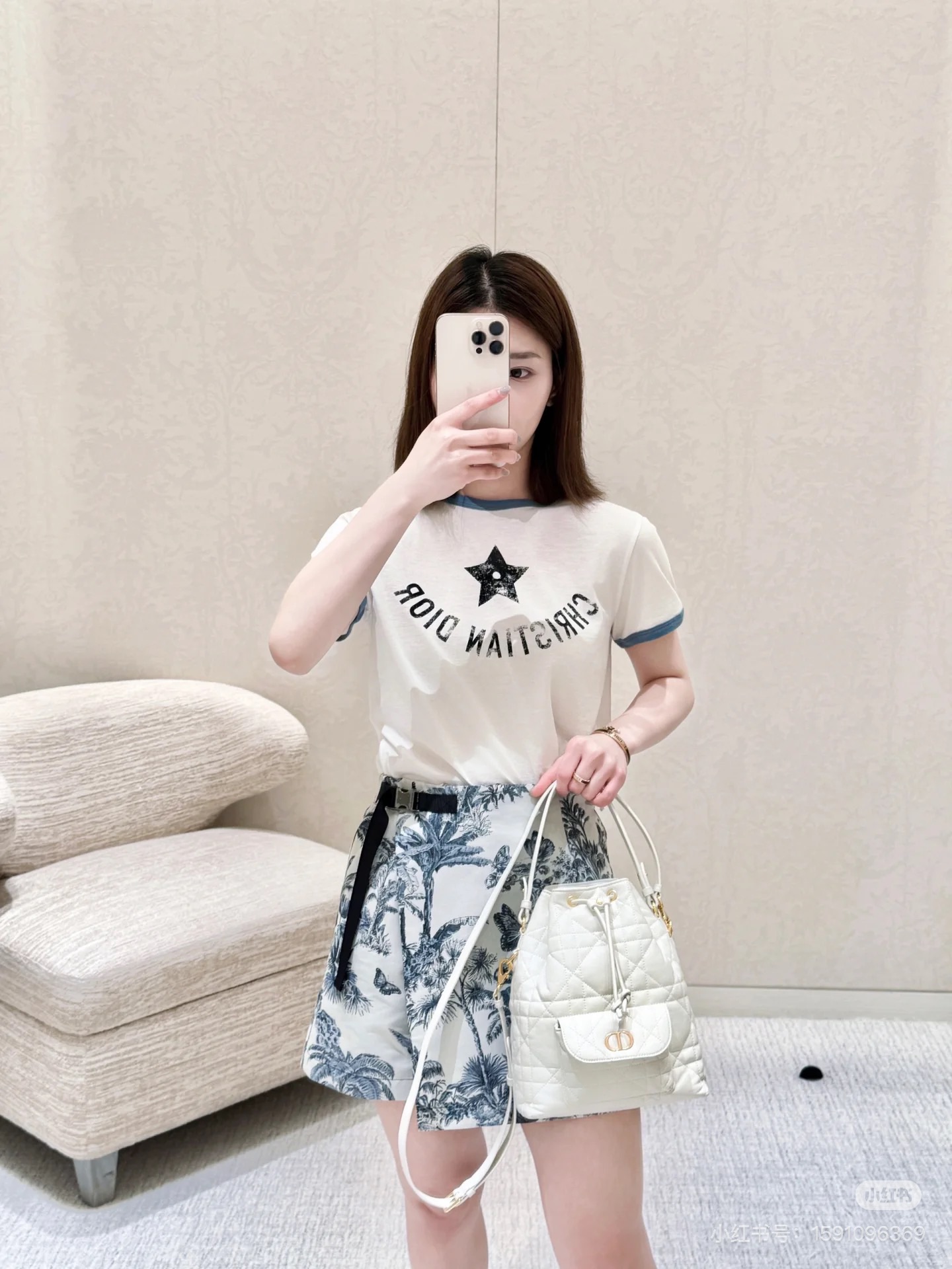 NO:335021,Dio* 25Ss Spring and Summer New Style Five-pointed Star Letter Print Round Neck Short Sleeve T-shirt. Original Developed!  High-end production!  Super comfortable round neck T-shirt is a must-have for everyday travel, full of comfortable and casual style, custom fabric, inclusive and easy to cover the flesh and make you look slimming!  It's nice to match casually!  Spot SML,,dior,T-shirt,tees,t-shirt,alexander wang19860909Dio* 25Ss春夏新款 五角星字母印花圆领短袖T恤.原版开发！高版出品！超级舒适的圆领T恤 日常出街必备 满满的舒适休闲风 采用定制面料 包容性好遮肉显瘦！随意搭配就很nice！现货 SML,,dior,T-shirt,tees，t-shirt,alexander wang,Women's clothing