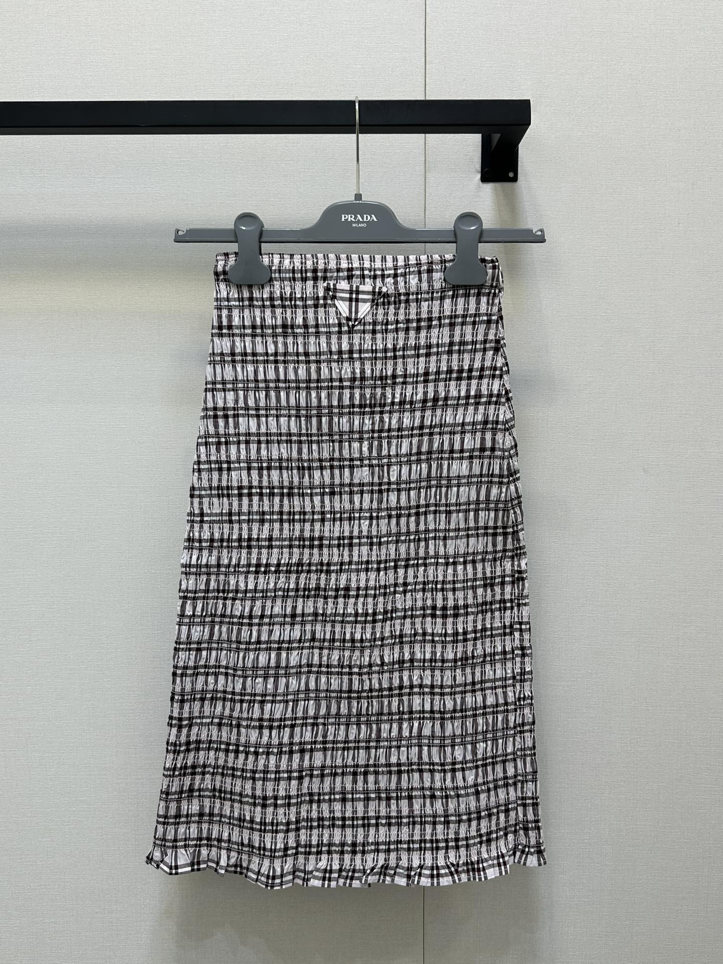 NO:410026,(skirt) *25 retro plaid short-sleeved shirt with elastic skirt style is super awesome~Original development High-end product Imported yb cotton material, plaid printing, this year's plaid elements are really too popular~The degree of random matching is not wrong 1:1 Superior style, the latest summer items, spot SML products real shots, skirts, shirts, T-shirts, alexander wang19860909（半身裙） *25复古格纹短袖衬衫打揽松紧半裙版型上身超级赞～原版开发 高版出品 进口yb棉材质,对版格纹印花,今年格子元素真的太火了～随意搭配都不出错的程度1:1超赞版型,夏季最新单品,现货 SML大货实拍,,skirts,shirts,T-shirt,alexander wang,Women's clothing