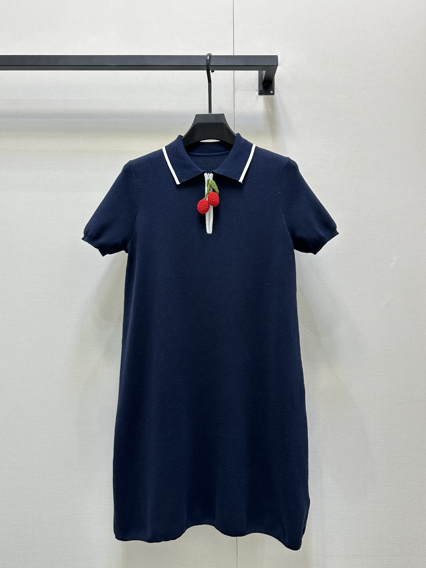 NO:410021,*25new red cherry pendant polo dress energetic girl outfits as soon as she is wearing a body, she is shining. Exclusively customized imported YB cotton material, white neckline contrasting trim is simple and fashionable!  The main elements of the crochet cherry decoration design decoration this year ~ the overall playful and cute is so foul!  Fashionable 1:1 Superior style, the latest summer items, the exclusive high-end version spot SML large-scale real shots, skirts, alexander wang19860909*25new红色樱桃吊坠polo连衣裙元气少女穿搭一上身整个人都是闪闪发光 独家定制进口yb棉材质,白色领口撞色边饰简约即时尚！领口钩织的樱桃装饰设计饰今年的主要元素～整体俏皮可爱到犯规！时尚感爆棚1:1超赞版型,夏季最新单品,认准独家高版本 现货 SML大货实拍,,skirts,alexander wang,Women's clothing