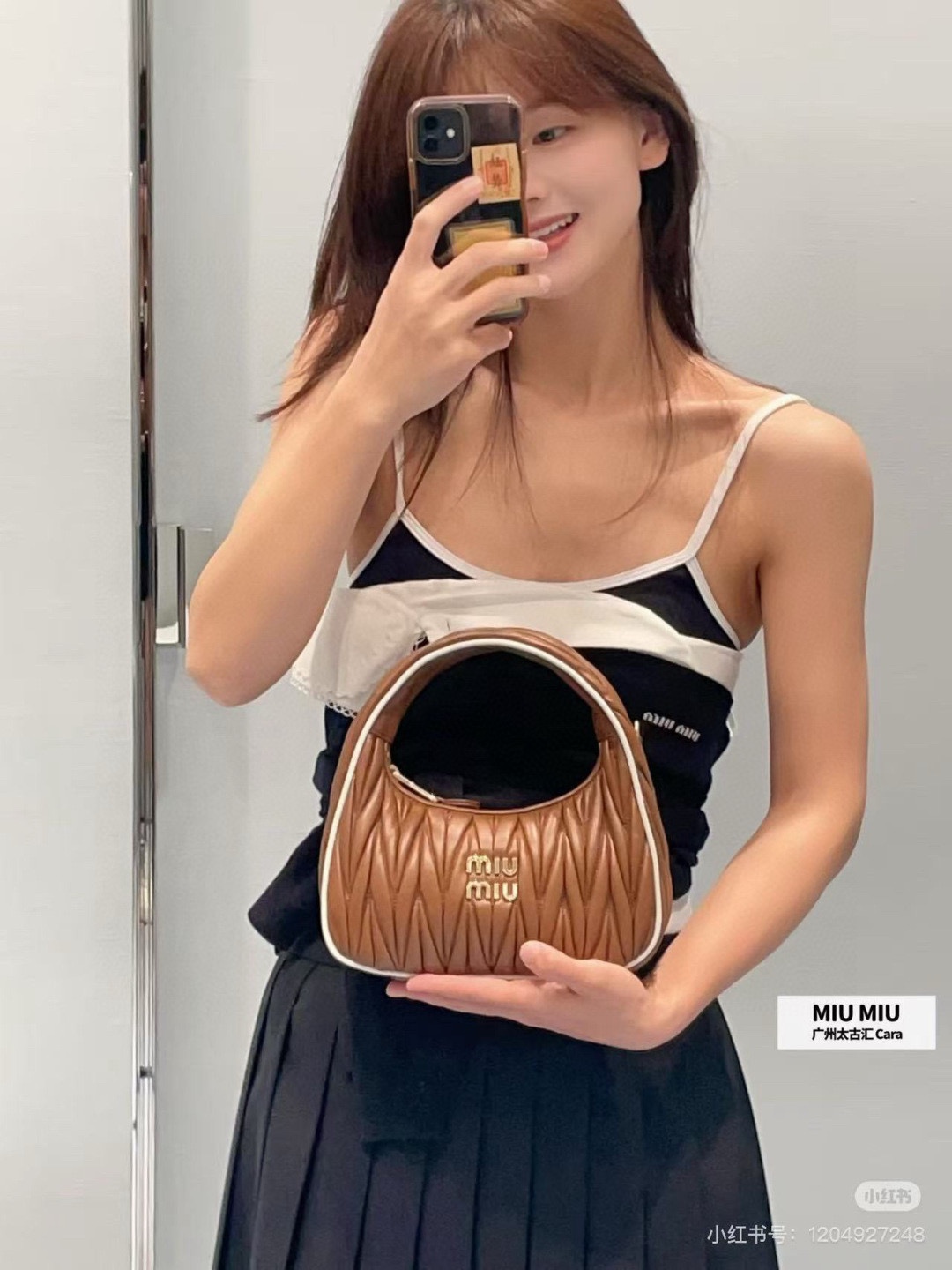 NO:411201,Miu*25new contrasting one-piece swimsuit big backless design is super hot girl~ The spring and summer show series is really amazing!  Exclusively customized imported yb technology cotton material, the upper body style is super slim and slim!  Contrasting color edge design is classic and outdated, with letters embellished on the back waist logo, low-key and connotation~1:1 Super style The latest summer item, please identify the exclusive high-end version SML,,miumiu, swimsuits,alexander wang19860909Miu*25new撞色连体泳衣大露背设计超级辣妹～春夏秀款系列真的太绝了！ 独家定制进口yb科技棉材质,上身版型超级修身显瘦！撞色包边设计经典不过时,后腰logo徽标字母点缀,低调有内涵～1:1超赞版型 夏季最新单品 认准独家高版本 现货 SML,,miumiu,swimsuits,alexander wang,Women's clothing