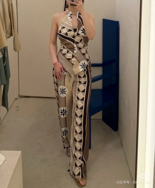 LOEWE Geometric Print Silk Halter Top & Pants Set - Women's Fashion 1 LOEWE Geometric Print Silk Halter Top & Pants Set - Women's Fashion