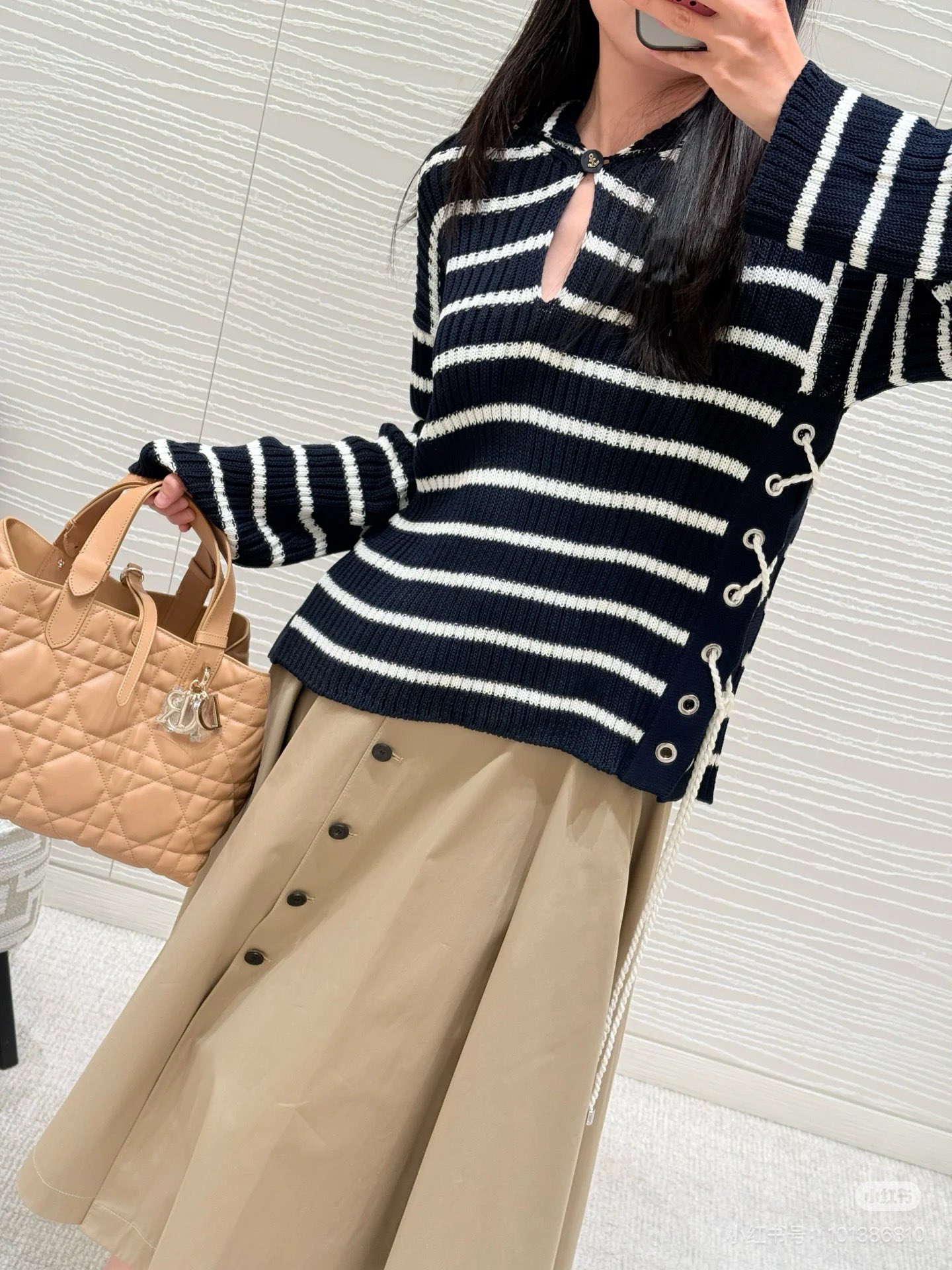 NO:413569,*25 new model navy style striped strap knitted long-sleeved version with a careful design, making the upper body look slimming!  If you don’t buy classic striped elements, you will be confused by the original development. High-version products are customized imported YB cotton material, brand logo with striped color block design, high-end and textured!  It is a relaxed and comfortable style, 1:1 super style, the latest summer items, please identify the exclusive high-end version, SML, alexander wang19860909*25新款 海军风 条纹绑带针织长袖版型小心机设计 上身无敌显瘦！经典条纹元素真的不入手就糊涂了原版开发 高版出品 定制进口yb棉材质,品牌logo搭配条纹拼色设计,高级有质感！随意搭配都是轻松自在的风格,1:1超赞版型 夏季最新单品 认准独家高版本 现货 SML,,alexander wang,Women's clothing