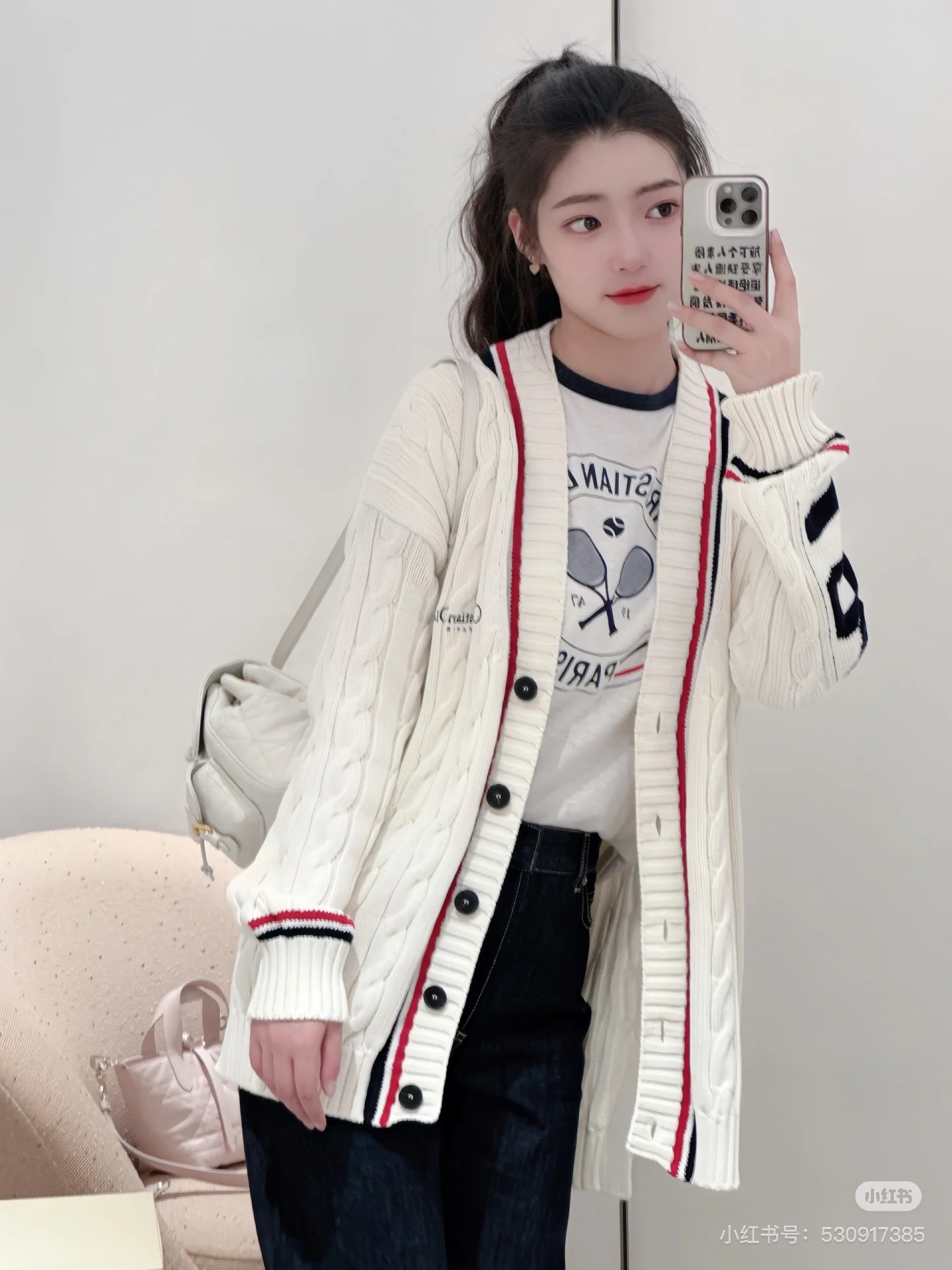 NO:415696,Dio* new style, contrasting color big V-neck college style knitted cardigan sweater, original development!  High-end production!  This sweater is not only beautiful when worn alone, but also super versatile as a layered inner layer!  Whether it is paired with jeans or skirts, you can easily control it, allowing your outfit to be improved by several levels in an instant!  Workmanship quality depends on details. Spot SML 2 colors, dior, skirts, jeans, sweaters, alexander wang19860909Dio*新款新款 撞色大V领学院风针织开衫毛衣 原版开发！高版出品！这款针织衫不仅单穿好看,作为叠穿内搭也是超级百搭的！ 不管是搭配牛仔裤还是半身裙,都能轻松驾驭,让你的穿搭瞬间提升好几个档次！做工品质看细节.现货 SML 2色,,dior,skirts,jeans,sweaters,alexander wang,Women's clothing