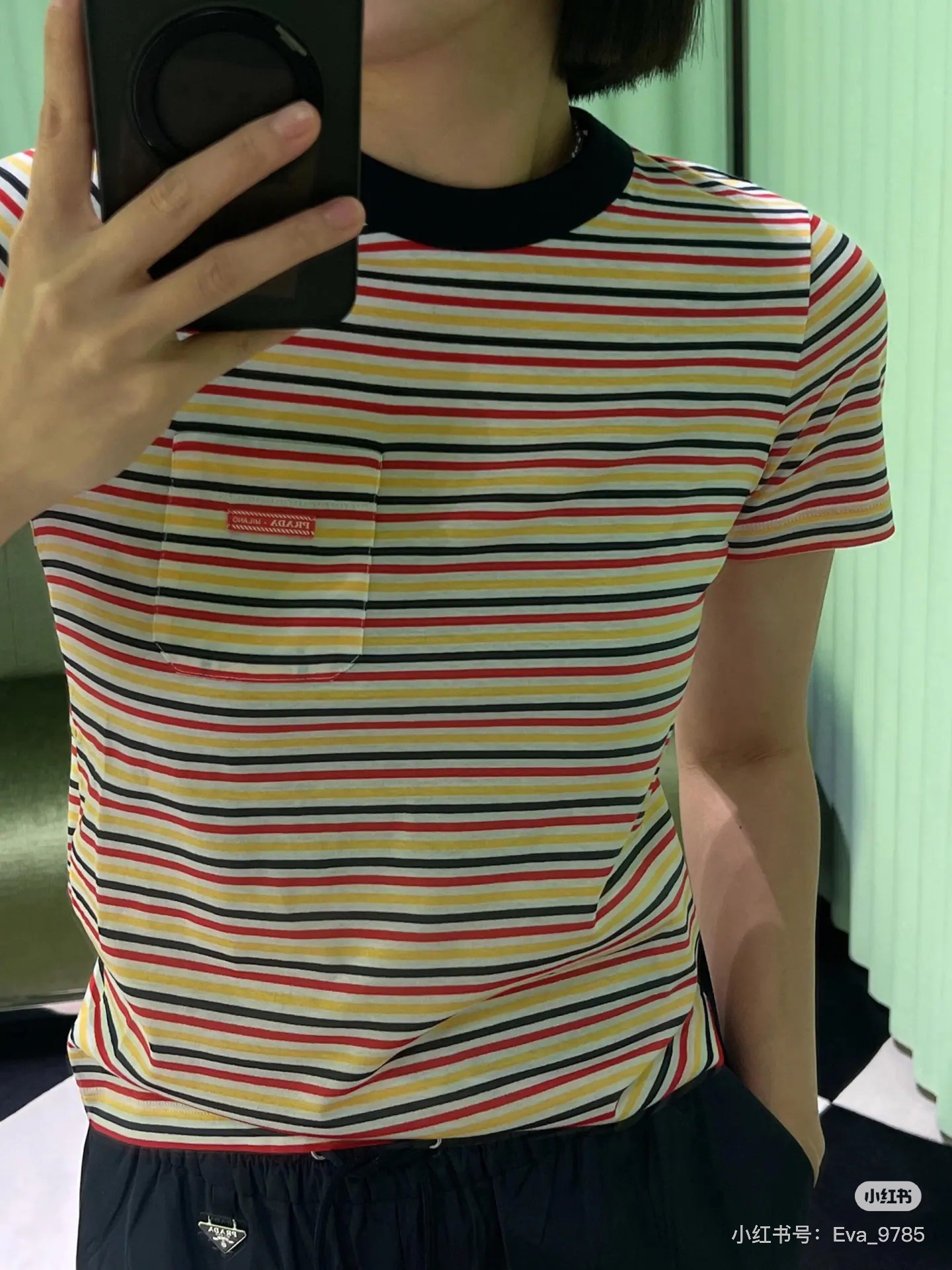 NO:420281,Prad* 25Ss spring and summer new style, fresh striped slim short-sleeved T-shirt. Original development!  High-end production!  Thread color-blocking round neck contrast color casual handsome and fashionable!  The letter label logo is low-key and luxurious, and the classic slim fit style is versatile and not picky about the beauty of others!  The double strands have been mercerized!  Workmanship quality depends on details, spot SML, prada, T-shirt, tees, t-shirt, alexander wang19860909Prad* 25Ss春夏新款 航海风情清新条纹修身短袖T恤.原版开发！高版出品！螺纹拼色圆领撞色休闲帅气又时髦！字母标签logo低调奢华,经典修身版型百搭不挑人上身美的不要不要的！双股做了丝光工艺哦！做工品质看细节,现货SML,,prada,T-shirt,tees，t-shirt,alexander wang,Women's clothing