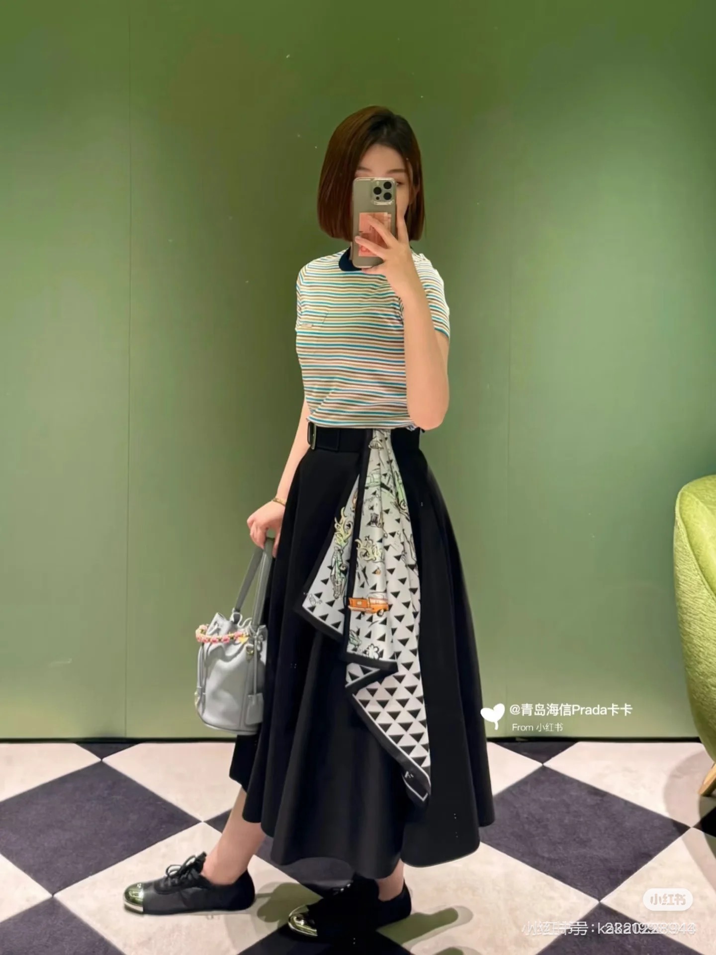 NO:420303,Prad* 25Ss spring and summer new style, fresh striped slim short-sleeved T-shirt. Original development!  High-end production!  Thread color-blocking round neck contrast color casual handsome and fashionable!  The letter label logo is low-key and luxurious, and the classic slim fit style is versatile and not picky about the beauty of others!  The double strands have been mercerized!  Workmanship quality depends on details, spot SML, prada, T-shirt, tees, t-shirt, alexander wang19860909Prad* 25Ss春夏新款 航海风情清新条纹修身短袖T恤.原版开发！高版出品！螺纹拼色圆领撞色休闲帅气又时髦！字母标签logo低调奢华,经典修身版型百搭不挑人上身美的不要不要的！双股做了丝光工艺哦！做工品质看细节,现货SML,,prada,T-shirt,tees，t-shirt,alexander wang,Women's clothing