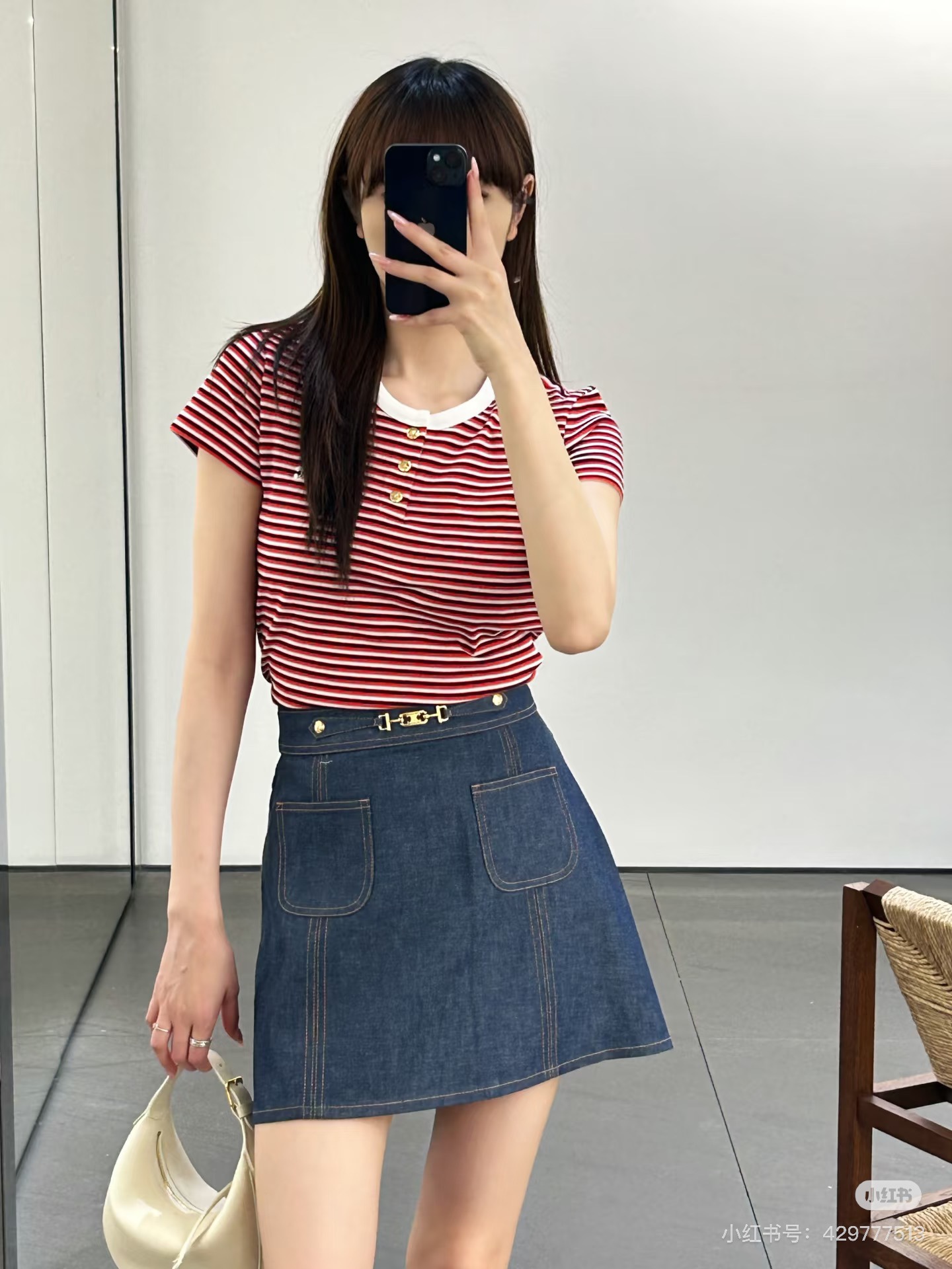 NO:425328,Celin* 25Ss spring and summer new style intellectual fashionable style striped short-sleeved T-shirt. Original development!  High-end production!  Original custom metal logo buckle, retro navy striped sweet girl age-reducing sports girl single!  Three-dimensional embroidered Arc de Triomphe is low-key and luxurious!  The imported customized fabric has a great texture. It can be sweet and salty, and its temperament is age-reducing and girlish style is versatile and not picky!  Perfect workmanship quality depends on details. Spot SML, celine, T-shirt, tees, t-shirt, alexander wang19860909Celin* 25Ss春夏新款 知识分子时髦风气质条纹短袖T恤.原版开发！高版出品！原版定制金属logo扣,复古海军条纹甜妹减龄运动少女单品！立体刺绣凯旋门低调奢华！进口定制面料质感超赞.可甜可盐气质减龄少女风百搭不挑人！完美做工品质看细节.现货SML,,celine,T-shirt,tees，t-shirt,alexander wang,Women's clothing