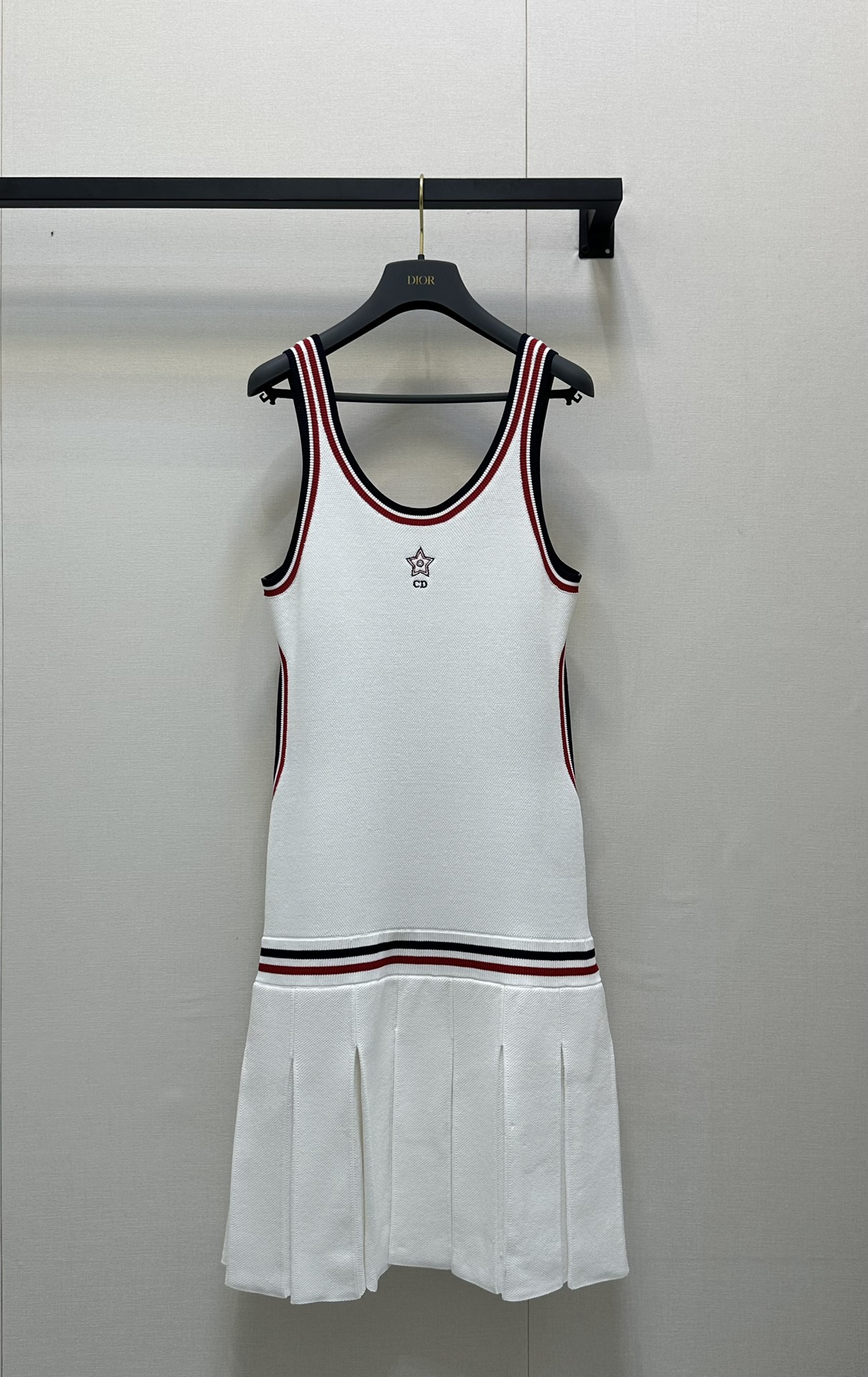 NO:425276,Dio*2025 new striped knitted tennis vest skirt, customized YB cotton and polyester yarn weaving, fixed color and dyeing, perfect restoration of the quality, soft and skin-friendly, comfortable and stylish, vest pleated skirt dress style, round neck neckline appropriately exposed skin, beautify the proportion of head and shoulders, the collision of striped edges and large body colors to form a sense of layering, side waist hollow stripes echo the five-pointed star letter decoration, strong casual style, slim fit style highlights the figure, playful and age-reducing, easy to control during daily travel or party SML large-scale real shots, dior, skirts, alexander wang19860909Dio*2025新品条纹针织网球背心裙 定制YB棉涤纱线织造 定色定染 完美还原品相 柔软亲肤 舒适有型 背心百褶裙摆连衣裙版型 圆领领口恰当露肤 美化头肩比例更显瘦 条纹包边与大身颜色碰撞形成层次感 侧腰镂空条纹呼应五角星字母装饰 休闲风格强烈 修身版型突显身材 俏皮减龄显白 日常出行或聚会轻松驾驭 SML大货实拍,,dior,skirts,alexander wang,Women's clothing