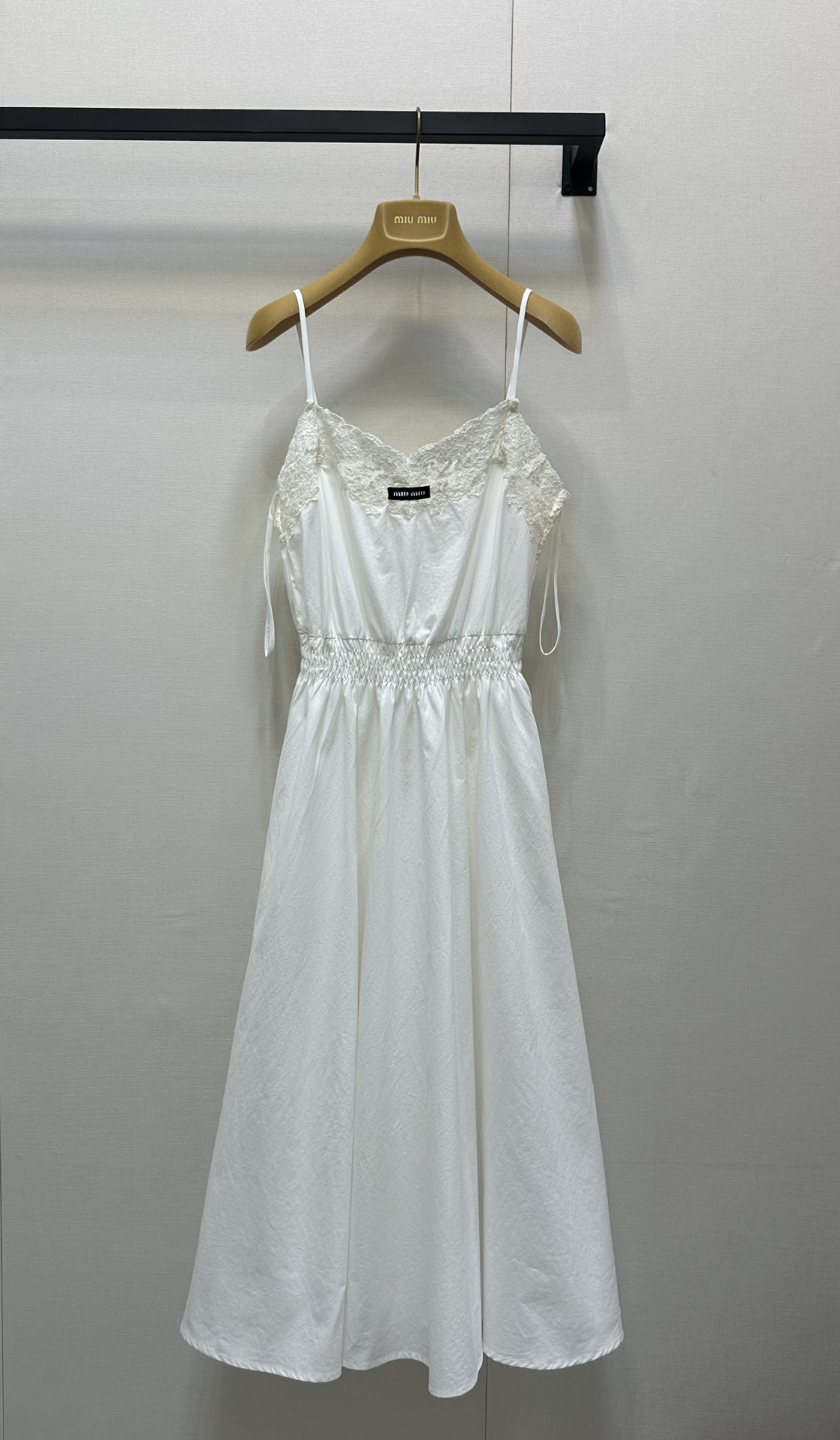 NO:425319,MiuMi*25 new lace spliced ​​suspender dress. The elastic waist spliced ​​lace edge dress is slim and fashionable. The fabric is super comfortable. It looks very good when worn alone. The upper body effect is close and comfortable. The style is super good. It can be controlled by a small person with 360 degrees without blind spots. Recommended Recommended Recommended!  SML big product real shot, miumiu, skirts, alexander wang19860909MiuMi*25新款蕾丝拼接吊带连衣裙 吊带松紧收腰拼接蕾丝边连衣裙修身又时髦 面料超级舒服 单穿叠穿都超好看 上身效果贴身又舒适.版型超好看,上身360度无死角小个子也能驾驭 推荐 推荐 推荐！SML大货实拍,,miumiu,skirts,alexander wang,Women's clothing