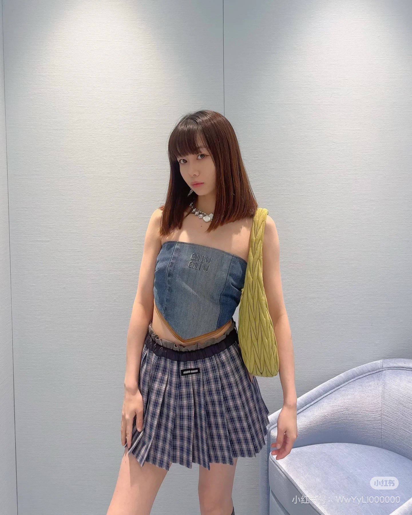 NO:423367,Miumi* 25Ss spring and summer new style, intellectual classic plaid pleated skirt. Original development!  High-end production!  Customized woven fabrics, decorated with brand logo patch, mesh spliced ​​elastic waist (it is recommended to expose the waist) pleated silhouette hem, a set of matching looks better. College style spot SML, miumiu, skirts, alexander wang19860909Miumi* 25Ss春夏新款 知识分子经典格纹百褶短裙.原版开发！高版出品！定制色织面料 饰有品牌标识贴饰 网纱拼接松紧腰头（穿搭建议露出腰头）百褶廓形下摆 一套搭配更好看 学院风现货SML,,miumiu,skirts,alexander wang,Women's clothing