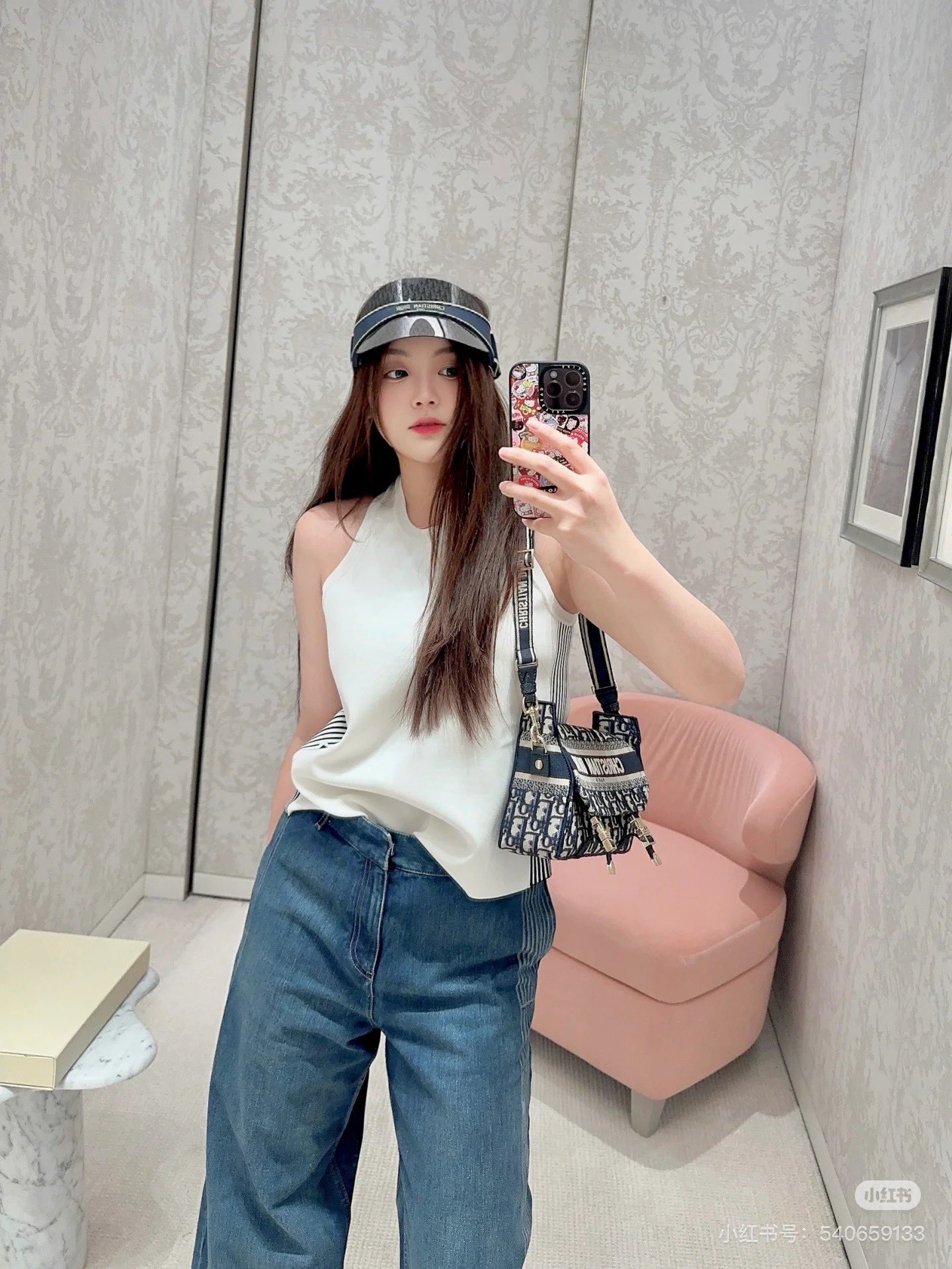 NO:421793,(Vest) Dior 25 vest short skirt suit Original development High-end production. Custom threads and yarn 1:1. Variety color, versatile and durable rotator sleeves and the black letter logo webbing on the outside of the skirt collided with the white background to make the visual effect richer. The upper and lower suit design echoed the elegant style. It is also great to match separately. The essential outfit for daily commuting and dates in the wardrobe allows elegance to continue calmly. White and rich beauty must enter!  ,dior,skirts,alexander wang19860909（背心） Dior 25背心短裙套装 原版开发 高版出品.定制螺纹、纱线1:1.通体素色百搭耐看肩袖和裙外侧的黑色字母徽标织带与白色底色相碰撞让视觉效果更丰富上下套装设计呼应尽显优雅风范分开搭配也很赞 衣橱日常通勤约会必备穿搭让优雅从容延续 白富美必入！,,dior,skirts,alexander wang,Women's clothing