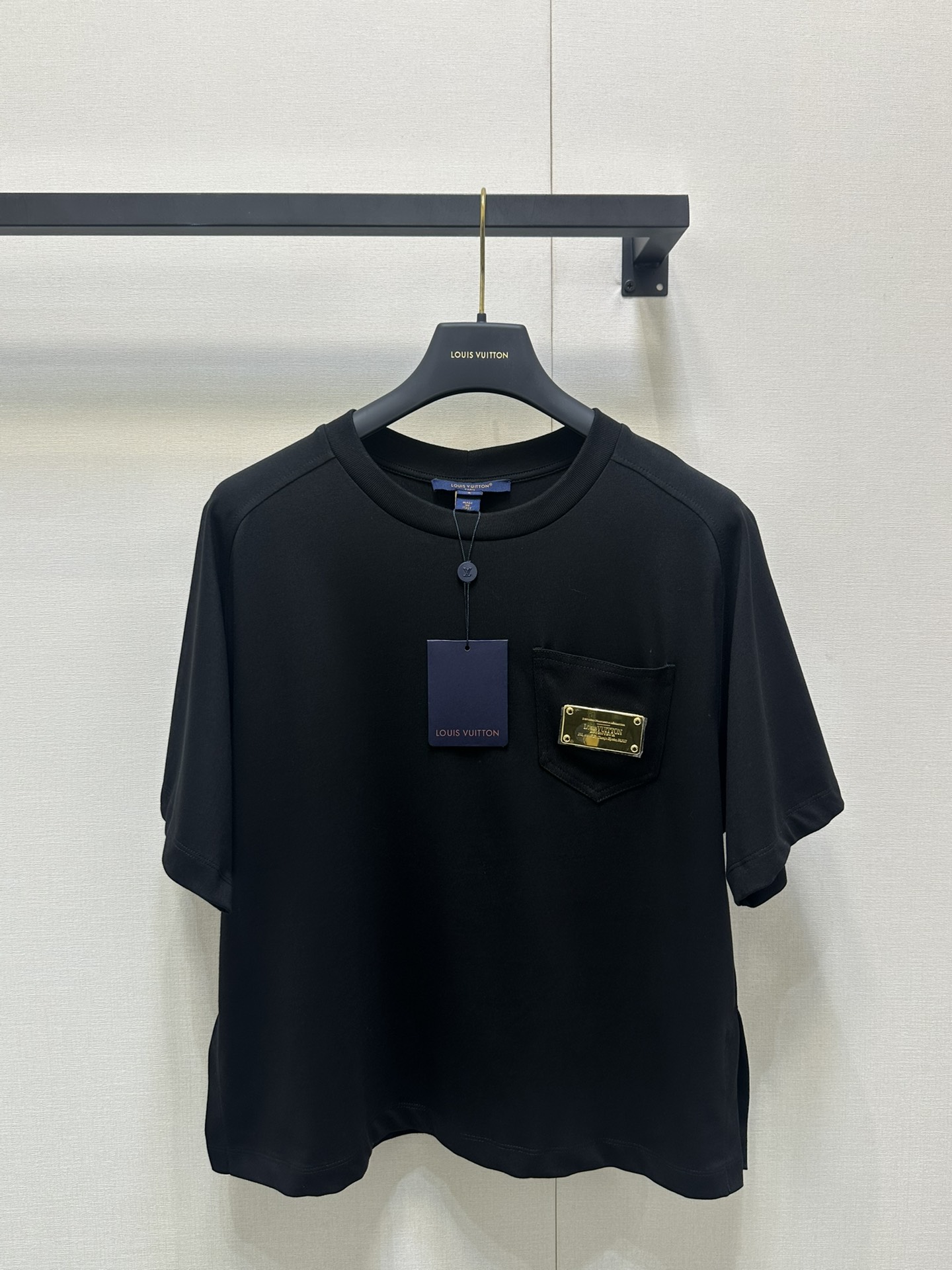 NO:421871,25new denim patch iron sheet pocket round neck short sleeves difference between old-fashioned denim pocket style MONOGRAM design is really clever and changeable. Exclusively customized imported yb cotton material, customized soft and comfortable cotton knit, classic, fashionable and high-end!  The style is not picky about others and looks slim!  1:1 super style for spring and summer wear items. The latest items for summer. Accept the exclusive high-end version. SML large-scale real-time photos, T-shirt, alexander wang1986090925new牛仔贴布铁片口袋圆领短袖区别老花牛仔口袋款式MONOGRAM设计真的是灵巧多变 独家定制进口yb棉材质,定制柔软舒适的棉质针织,经典时髦又高级！版型不挑人上身巨显瘦！春夏实穿的单品1:1超赞版型 夏季最新单品 认准独家高版本 现货 SML大货实拍,,T-shirt,alexander wang,Women's clothing