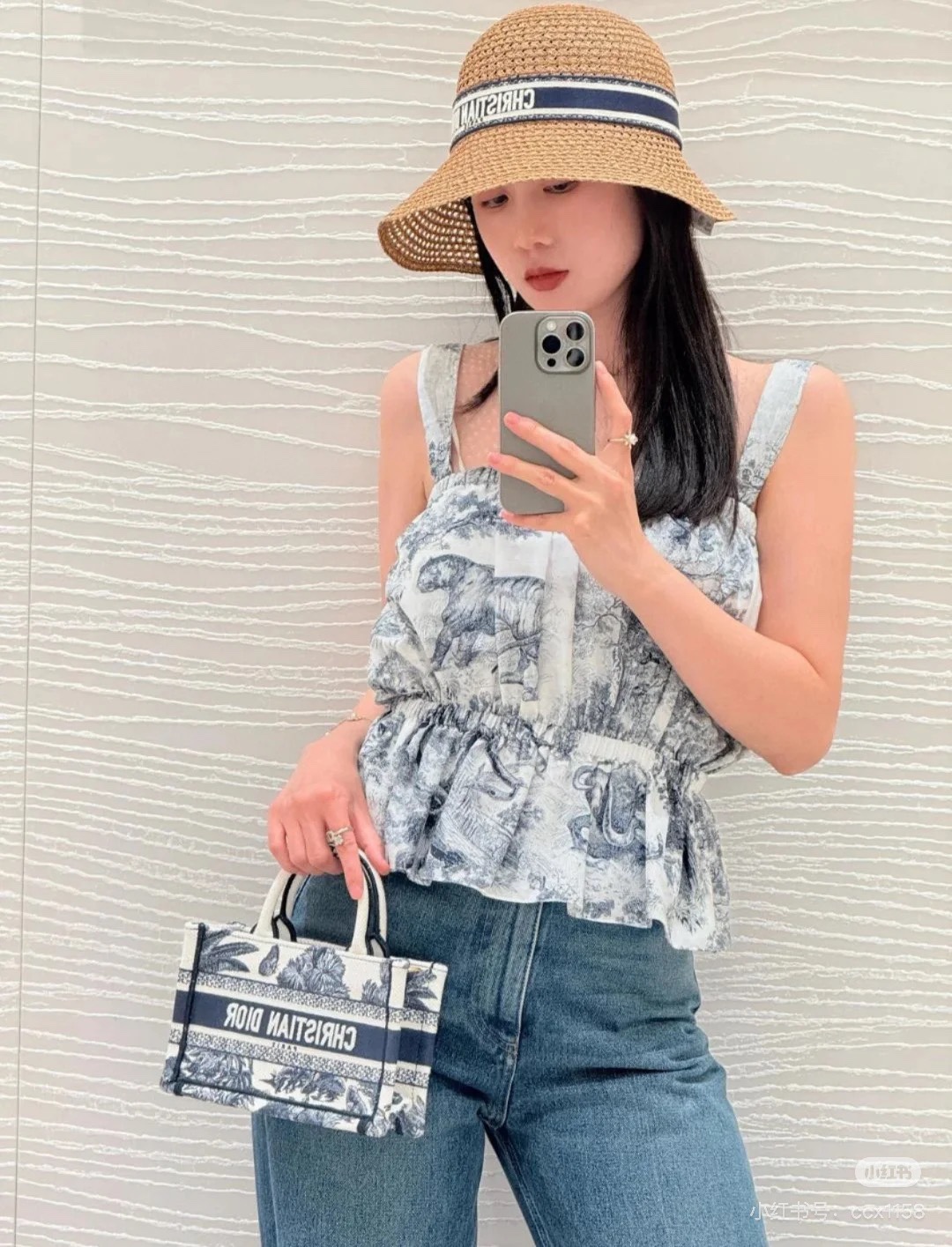 NO:427120,Dio*25Ss spring and summer new style, ink printing two-piece suspender. Original development!  High-end production!  The forest print pattern is fresh and natural, and can be easily controlled whether worn alone or with a jacket. It is soft and comfortable with cotton fabric, and has excellent breathability. It not only looks slim but also has a very elegant temperament!  Spot SML,,dior,jackets & coats,alexander wang19860909Dio*25Ss春夏新款 水墨印花两件套吊带.原版开发！高版出品！森林印花图案清新自然,无论是单穿还是搭配外套,都能轻松驾驭,采用棉质面料柔软舒适,透气性极佳,不仅显瘦还非常有气质！现货 SML,,dior,jackets & coats,alexander wang,Women's clothing