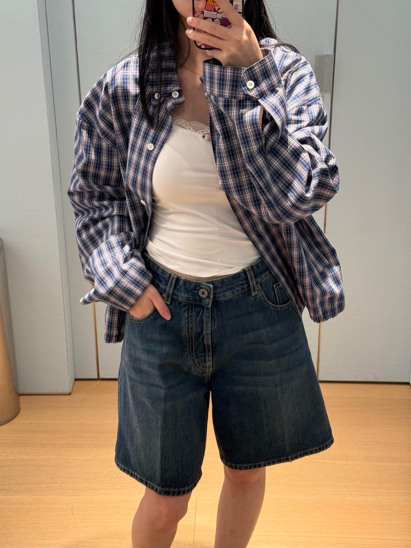 NO:428165,Miumi* 25Ss Spring and Summer New Style Letter Micro Label Embroidered Checkered Jacket Jacket. Original Development!  High-end production!  The same style for men and women, the casual and exquisite design style of the fixed fabric, the casual series silhouette and Polo plaid interpret the relaxed and comfortable femininity, and the embroidered logo on the chest adds iconic elements. A simple and high-end jacket!  Spot SML, miumiu, jackets & coats, jackets & coats, alexander wang19860909Miumi* 25Ss春夏新款 字母微标贴布绣格纹夹克外套.原版开发！高版出品！男女同款,定织面料休闲而精致的设计风格,休闲系列廓形与Polo格纹演绎轻松自在的女性气质,胸前logo 刺绣徽标平添标志性元素.简单而高级感外套！现货 SML,,miumiu,jackets & coats,jackets & coats,alexander wang,Women's clothing