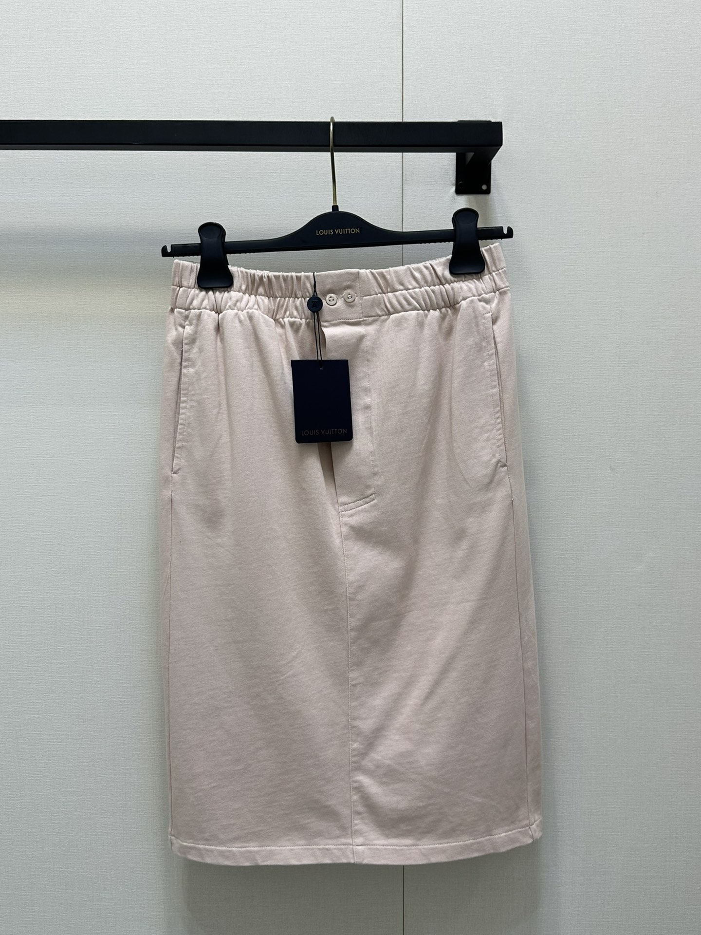 NO:428211,(Skirt) 25new denim patch iron sheet pocket round neck short sleeves difference between old-fashioned denim pocket style MONOGRAM design is really clever and changeable. Exclusive custom imported yb cotton material, customized soft and comfortable cotton knit, classic, fashionable and high-end!  The style is not picky about others and looks slim!  1:1 super style for spring and summer wear items. The latest items for summer. Accept the exclusive high-end version. SML large-scale real shots, skirts, T-shirt, alexander wang19860909（半裙） 25new牛仔贴布铁片口袋圆领短袖区别老花牛仔口袋款式MONOGRAM设计真的是灵巧多变 独家定制进口yb棉材质,定制柔软舒适的棉质针织,经典时髦又高级！版型不挑人上身巨显瘦！春夏实穿的单品1:1超赞版型 夏季最新单品 认准独家高版本 现货 SML大货实拍,,skirts,T-shirt,alexander wang,Women's clothing