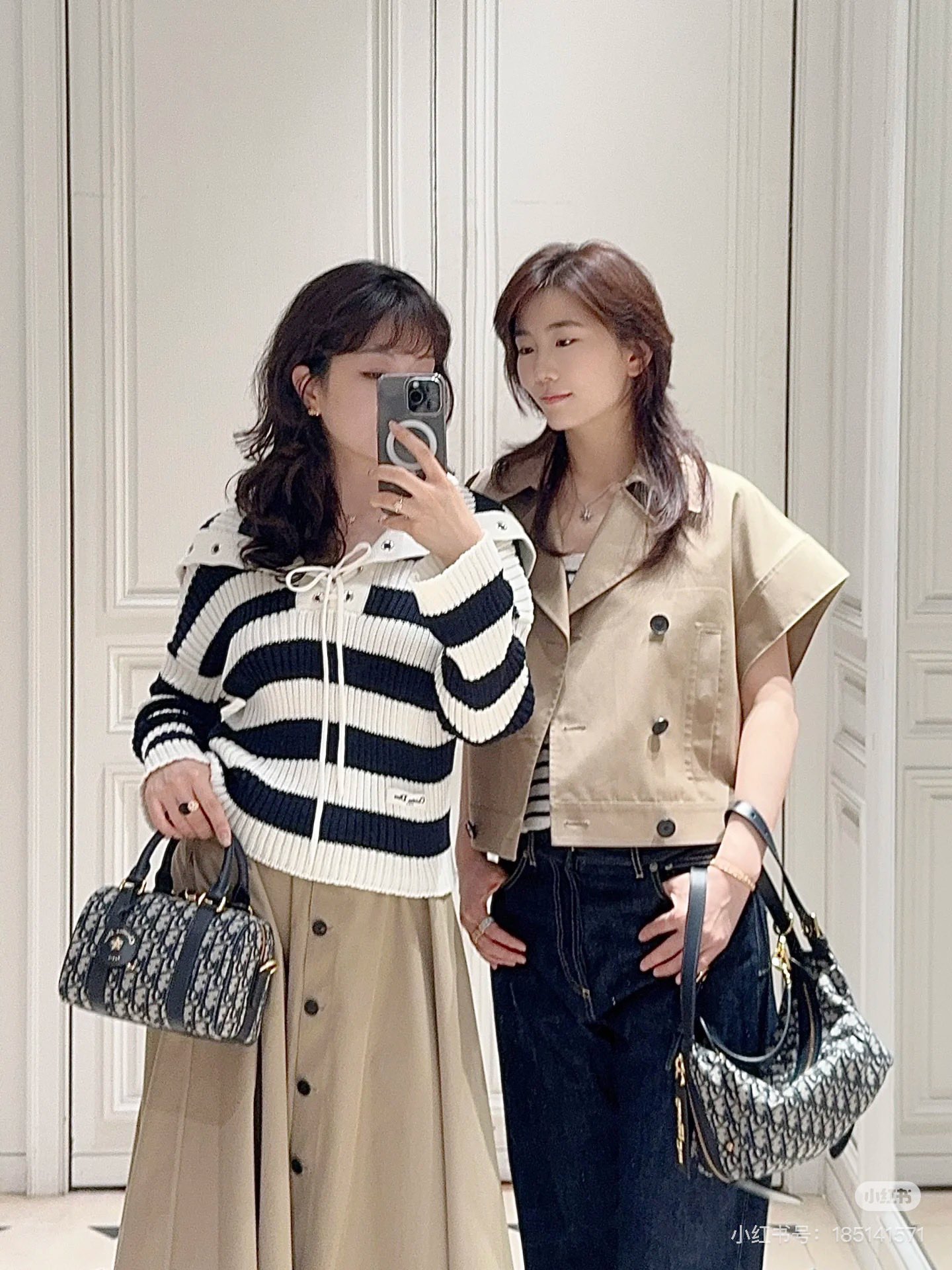 NO:436944,Dio* newest product knitted striped knitted short sleeves Customized YB cotton yarn weaving delicate texture Soft and breathable Knitted short sleeve cuts Delicate knitted with elastic fabrics Regular sleeve styles show fashionable temperament Slimming and inclusive body shapes Decorate the letter logo of the whole striped chest Show brand tone Symmetrical perforated rope knit design on both sides of the shoulders Handsome cute Full-personalized knit design Describe different ways of wearing Detachment and turns into a one-shoulder top The style does not pick the age and skin tone Match with skirts and pants Adapt to a fashionable style of age reduction SML, Dior, skirts, T-shirt, alexander wang19860909Dio*新品绳结条纹针织短袖 定制YB全棉纱线织造 细腻肌理 柔软透气 针织短袖裁剪 通体细腻针织搭配弹性十足的面料 常规廓袖版型穿出时髦气质 显瘦包容身材 通体条纹胸前字母徽标装饰 展示品牌调性 肩膀两侧对称穿孔绳结设计 帅气可爱 个性十足 绳结可拆设计 演绎不同穿法 拆掉秒变一字肩上衣 款式不挑年龄肤色 搭配裙装裤装 适配减龄时髦风格 SML,,dior,skirts,T-shirt,alexander wang,Women's clothing