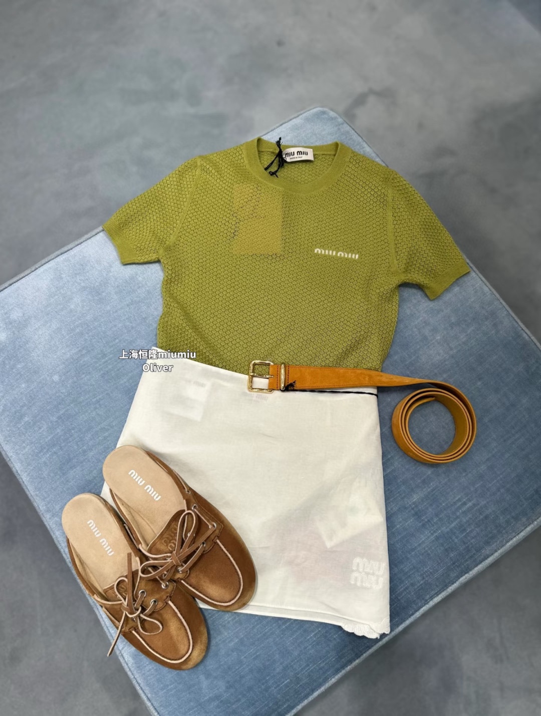 NO:428825,(Skirt) Miumi* 25Ss Spring and Summer New Embroidered Dian Skirt. Original Developed!  High-end production!  A must-have item for hot girls!  The photo is super chicky and fashionable!  Absolutely unique. One set of heavy industry technology is complicated in workmanship!  The details are perfect!  It's really beautiful~ Jimei, rush to the duck!  Spot SML, miumiu, skirts, alexander wang19860909（半裙） Miumi* 25Ss春夏新款 刺绣粗斜纹短裙.原版开发！高版出品！辣妹女孩们必入单品！拍照超鸡具有时髦感！绝对的与众不同 一套都是重工工艺 做工复杂！细节也做到完美！真的非常好看～集美们 冲鸭！现货 SML,,miumiu,skirts,alexander wang,Women's clothing