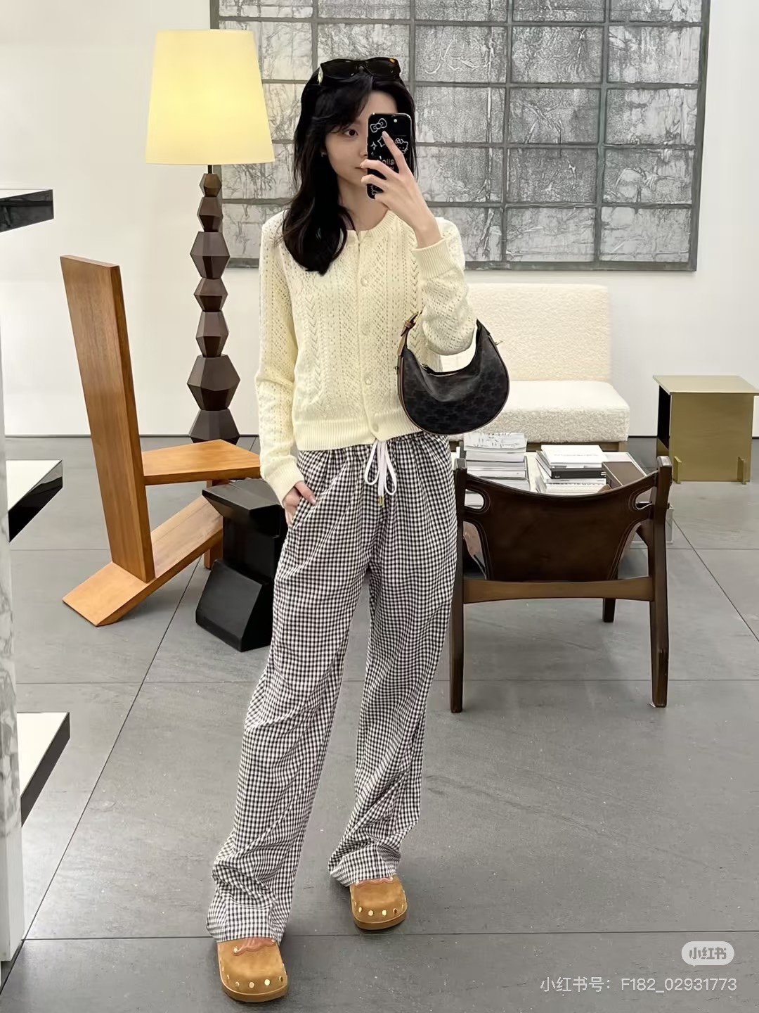 NO:428884,Celine25 new style, classic retro plaid trousers. Original development, high-end production, waist bump white drawstring elastic design, original custom hardware jewelry, clean and high-end!  The upper body is so elegant that the upper body looks very slim. It makes you look effortless and casual. It is especially easy to match. It is super good to take photos and make a movie. It is really suitable to wear it when you go shopping!  The whole pair of pants has a very three-dimensional tailoring, and the sisters!  A hit product that must not be missed!  Get it now!  Spot SML, celine,alexander wang19860909Celine25新款 经典复古格子长裤.原版开发 高版出品 腰头撞白色抽绳松紧设计 原版定制五金饰品 干净高级！上身气质感绝了版型上身超显瘦.让你美毫不费力的那种 休闲随性的感觉～特别好搭配 拍照超级出片 出街逛街穿真的很合适！整条裤子立体剪裁很Nice姐妹们！绝对不能错过的爆款！赶快入手吧！现货 SML,,celine,alexander wang,Women's clothing