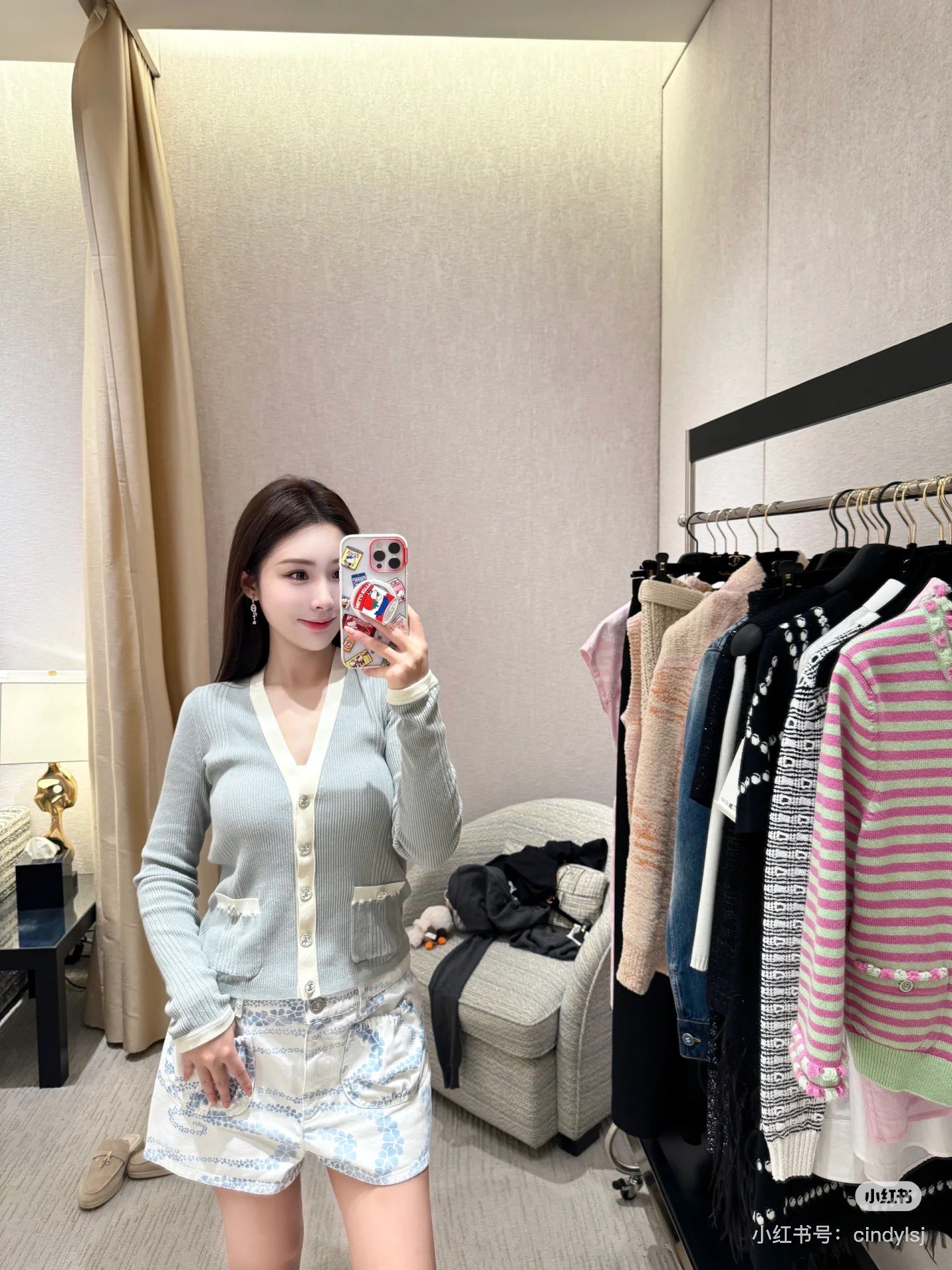 NO:432415,Chane* 25Ss Spring and Summer New Product Coco Beach Series Denim Shorts. Original Development!  High-end production!  Custom Enzyme Washed Cowboy Fabric!  A must-have item for white and rich beauty. A slimming tool is a classic pants that look super beautiful on the upper body!  High-number organic pure cotton denim texture is soft and delicate!  Nostalgic retro wash water with fashionable and high-end tone!  Perfect pants with huge slim upper body!  Spot SML, chanel, shorts, alexander wang19860909Chane* 25Ss春夏新品 Coco沙滩系列牛仔短裤.原版开发！高版出品！定制酵素洗水牛仔面料！白富美必入单品.显瘦神器经典裤型上身超好看！高织数有机纯棉牛仔质感柔软细腻！怀旧复古洗水时髦又高级的调调！完美裤型上身巨显瘦！现货 SML,,chanel,shorts,alexander wang,Women's clothing