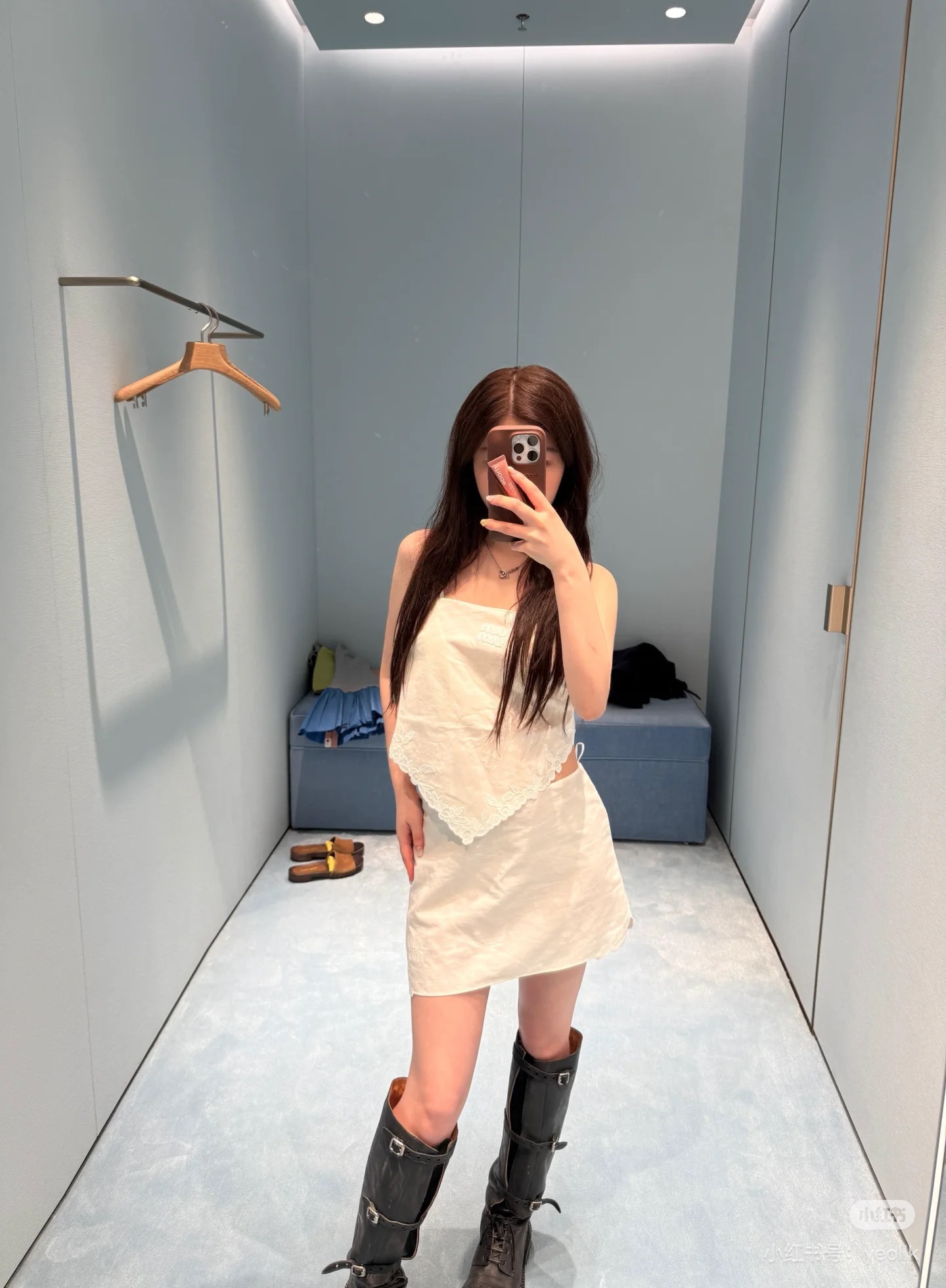 NO:432416,(Tibre Boob) Miumi* 25Ss Spring and Summer New Embroidered Dianzi Short Skirt. Original Developed!  High-end production!  A must-have item for hot girls!  The photo is super chicky and fashionable!  Absolutely unique. One set of heavy industry technology is complicated in workmanship!  The details are perfect!  It's really beautiful~ Jimei, rush to the duck!  Spot SML, miumiu, skirts, alexander wang19860909（抹胸） Miumi* 25Ss春夏新款 刺绣粗斜纹短裙.原版开发！高版出品！辣妹女孩们必入单品！拍照超鸡具有时髦感！绝对的与众不同 一套都是重工工艺 做工复杂！细节也做到完美！真的非常好看～集美们 冲鸭！现货 SML,,miumiu,skirts,alexander wang,Women's clothing