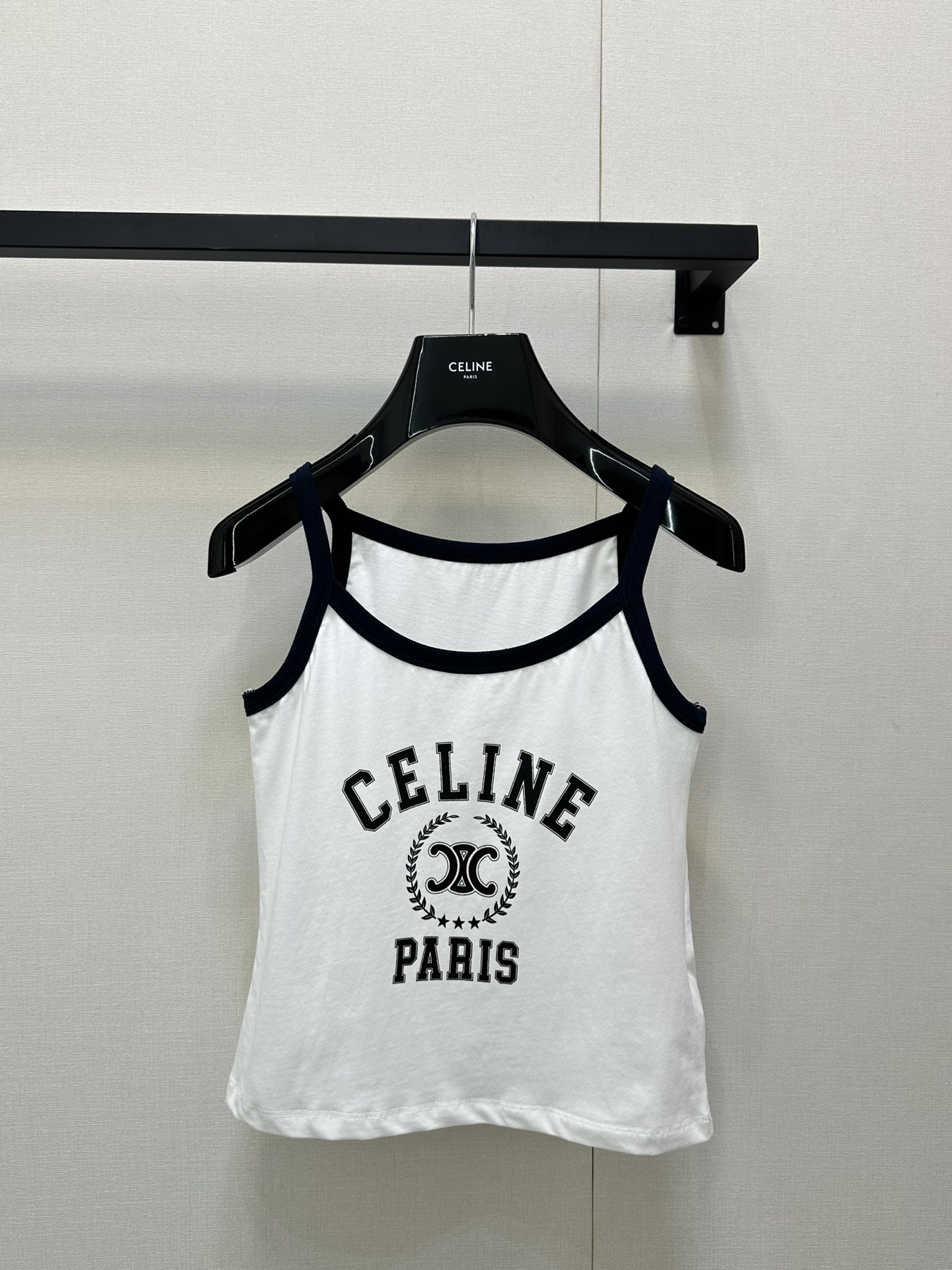 NO:433810,Celin*2025 new thin-shoulder suspender vest, all cotton material, comfortable texture, elastic and breathable, thin-shoulder suspender vest style, simple and fashionable, the whole body shoulder strap neckline and large body form a collision color, letter logo on the chest, rich design levels, highlight the brand style, make simple items more charming, wear American youthfulness, elastic fabric easily outlines the waist, wear good proportions, a suspender vest suitable for vacation and leisure, playful and fashionable, accurate version, three colors, SML large-scale real shot,,celine,alexander wang19860909Celin*2025新品细肩吊带背心 全棉材质 质感舒适 弹力透气 细肩吊带背心版型 裁剪简约时髦 通体肩带领口与大身形成碰撞色彩 胸前字母徽标 丰富设计层次 突出品牌格调 让简约单品更显魅力 穿出美式青春感 弹力面料轻松勾勒腰身 穿出好比例 一款适合度假休闲的吊带背心 俏皮洋气 认准版本 三色 SML大货实拍,,celine,alexander wang,Women's clothing