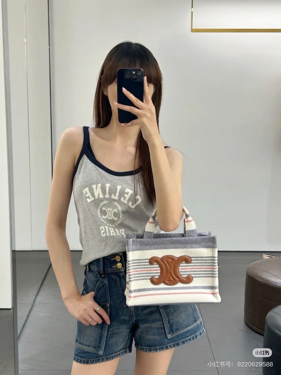 NO:433816,Celin*2025 new thin-shoulder suspender vest, all cotton material, comfortable texture, elastic and breathable, thin-shoulder suspender vest style, simple and fashionable, the whole body shoulder strap neckline and large body form a collision color, letter logo on the chest, rich design levels, highlight the brand style, make simple items more charming, wear American youthfulness, elastic fabric easily outlines the waist, wear good proportions, a suspender vest suitable for vacation and leisure, playful and fashionable, accurate version, three colors, SML, celine, alexander wang19860909Celin*2025新品细肩吊带背心 全棉材质 质感舒适 弹力透气 细肩吊带背心版型 裁剪简约时髦 通体肩带领口与大身形成碰撞色彩 胸前字母徽标 丰富设计层次 突出品牌格调 让简约单品更显魅力 穿出美式青春感 弹力面料轻松勾勒腰身 穿出好比例 一款适合度假休闲的吊带背心 俏皮洋气 认准版本 三色 SML,,celine,alexander wang,Women's clothing