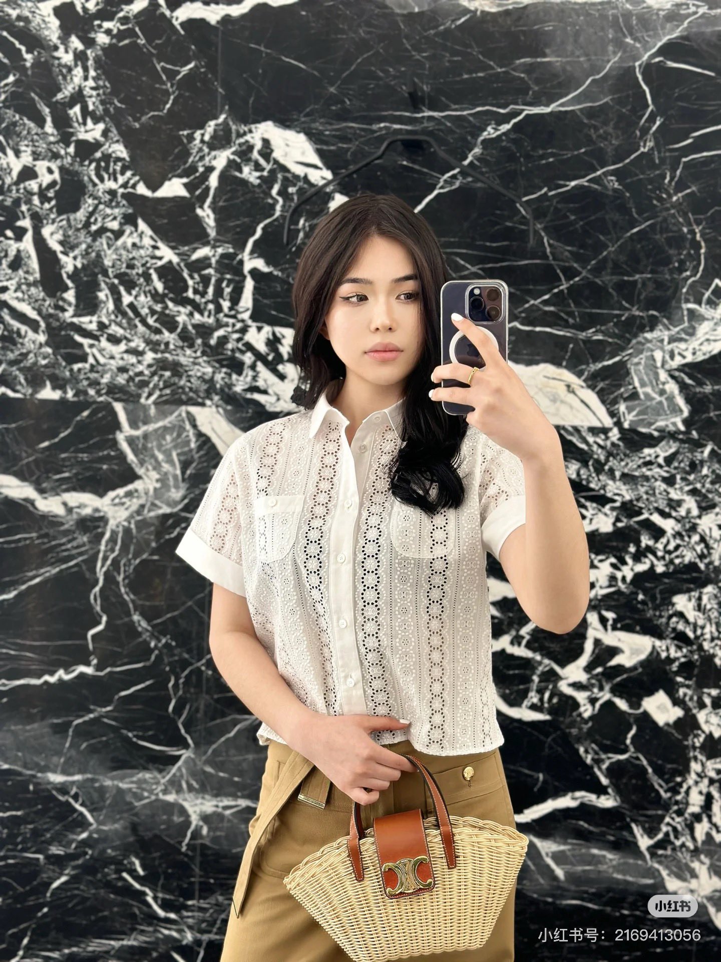 NO:433824,Celin*25Ss Spring and Summer New Style, Fashionable Lace Hollow Embroidered Shirt. Original Development!  High-end production!  The regular style of the shirt is cut and play with the 'sweet and cool balance' and the spring atmosphere is brought out. The whole dress is embroidered with Arc de Triomphe, which hides exquisite tricks. The sweet and cool feeling is directly full. Wear it to create a casual aura, unlock the new formula for spring outfits with one click, and the fashionable and charming locks this piece. Spot SML, celine,shirts,alexander wang19860909Celin*25Ss春夏新款 时髦花边镂空刺绣衬衫.原版开发！高版出品！衬衫常规版型剪裁 把「甜酷平衡感」玩明白了自带春日氛围,整件衣服花型凯旋门刺绣,藏着精致小心机,甜酷感直接拉满～穿出随性气场,一键解锁春日穿搭新公式,时髦精锁死这件.现货 SML,,celine,shirts,alexander wang,Women's clothing