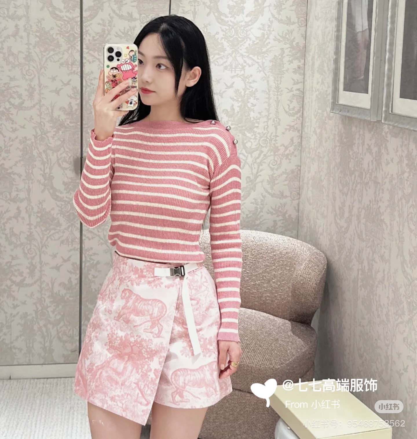 NO:434204,Dio*2025 new jacquard slings custom YB imported jacquard material with high-quality texture, crisp and stylish One-piece skirt pants cut, connected with white and snaps, easy to match, while ensuring safety and flexibility, differentiate between previous designs, front and back jacquard, zipper processing, no details that cannot be discovered by YB, the whole body is highlighted by a large area of ​​natural elements of animals and plants, good proportions of long legs, outstanding and fashionable, a must-have fashion item for date and casual YB development, paired white background, pink jacquard pattern, customization of all details and auxiliary materials, differentiated market version, worry-free dressing, accurate version SML,,dior, skirts,alexander wang19860909Dio*2025新品提花冲锋裙裤 定制YB进口提花冲锋材质 质感高级 挺括有型 一片式裙裤裁剪 以白色按卡扣作连接 便于搭配同时确保安全灵活 区别以往设计 前片正反提花 拉链到底处理 无YB发现不了的细节 通体以大面积动植物自然元素为亮点 上身穿出长腿好比例 出彩时髦 约会休闲必备时尚单品 YB开发 对版白底粉色提花图案 所有细节辅料定制处理 区别市场版本 穿搭无忧 认准版本 SML,,dior,skirts,alexander wang,Women's clothing