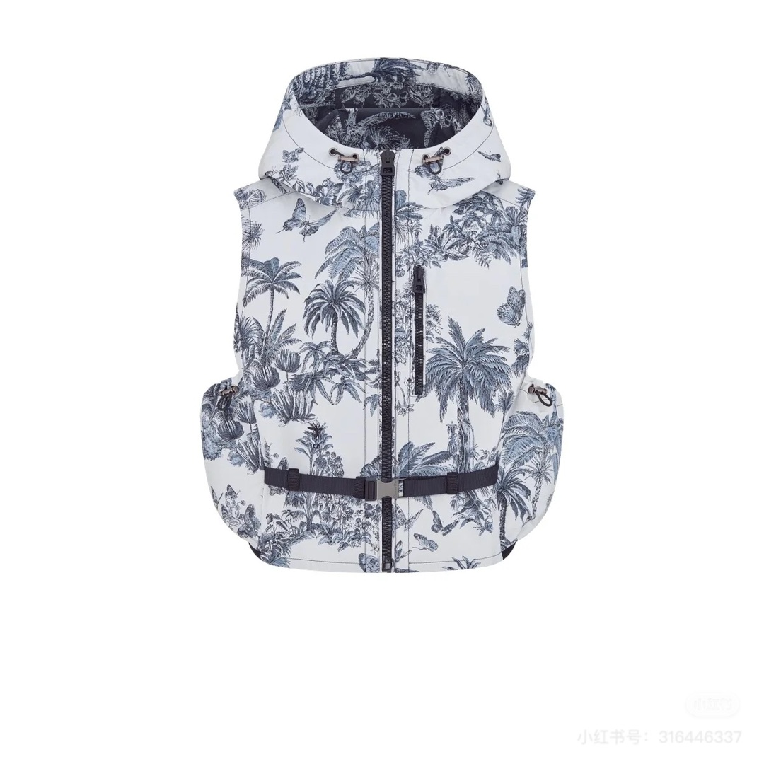 NO:434216,(Vest) Dio*2025 new jacquard charge vest custom YB imported jacquard charge material, crisp and stylish, full texture, hooded vest cut The whole body is highlighted by a large area of ​​tropical coconut butterfly pattern. With the back jacquard letter webbing, it highlights the high-end positioning. The symmetrical silhouette pocket on the waist and side of the vest. With the drawstring buckle design, portable and practical to increase the sense of layering, brilliant and fashionable. A must-have fashion item for date and leisure. Accurate version SML,,dior,hats,alexander wang19860909（马甲）Dio*2025新品提花冲锋马甲 定制YB进口提花冲锋材质 挺括有型 质感十足 连帽马甲裁剪 通体以大面积热带风情椰树蝴蝶图案为亮点 配合后背提花字母织带 彰显高端定位 马甲腰侧对称廓形口袋 配合抽绳带扣设计 便携实用增加层次感 出彩时髦 约会休闲必备时尚单品 认准版本 SML,,dior,hats,alexander wang,Women's clothing