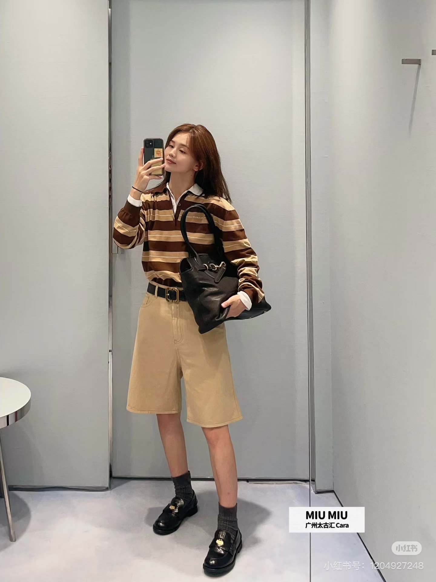 NO:434627,Shorts) Miumi* 25Ss Spring and Summer New Style High Waist Denim Cropped Pants. Original Developed!  High-end production!  Imported twill cotton denim material, multi-enzyme washing, crisp, comfortable and stylish, high-waist buckle-in-packing style design, add layered look, embroidered with the embroidered letter logo in the back hip pocket, highlight the brand tone, surface accessories development, can be matched with jackets in the same series, the details and logo echo up and down, complete sets of outfits are more coordinated and advanced SML,,miumiu, shorts, jackets & coats,alexander wang19860909短裤）Miumi* 25Ss春夏新款 高腰牛仔五分裤.原版开发！高版出品！进口斜纹棉牛仔材质 多重酵素水洗 挺括舒适有型 高腰系扣插兜版型设计 增添造型层次感 配合后臀口袋绣花字母徽标点缀 彰显品牌调性 面辅料开发 可搭配同系列外套 细节徽标上下呼应 成套穿搭更为协调高级 现货 SML,,miumiu,shorts,jackets & coats,alexander wang,Women's clothing