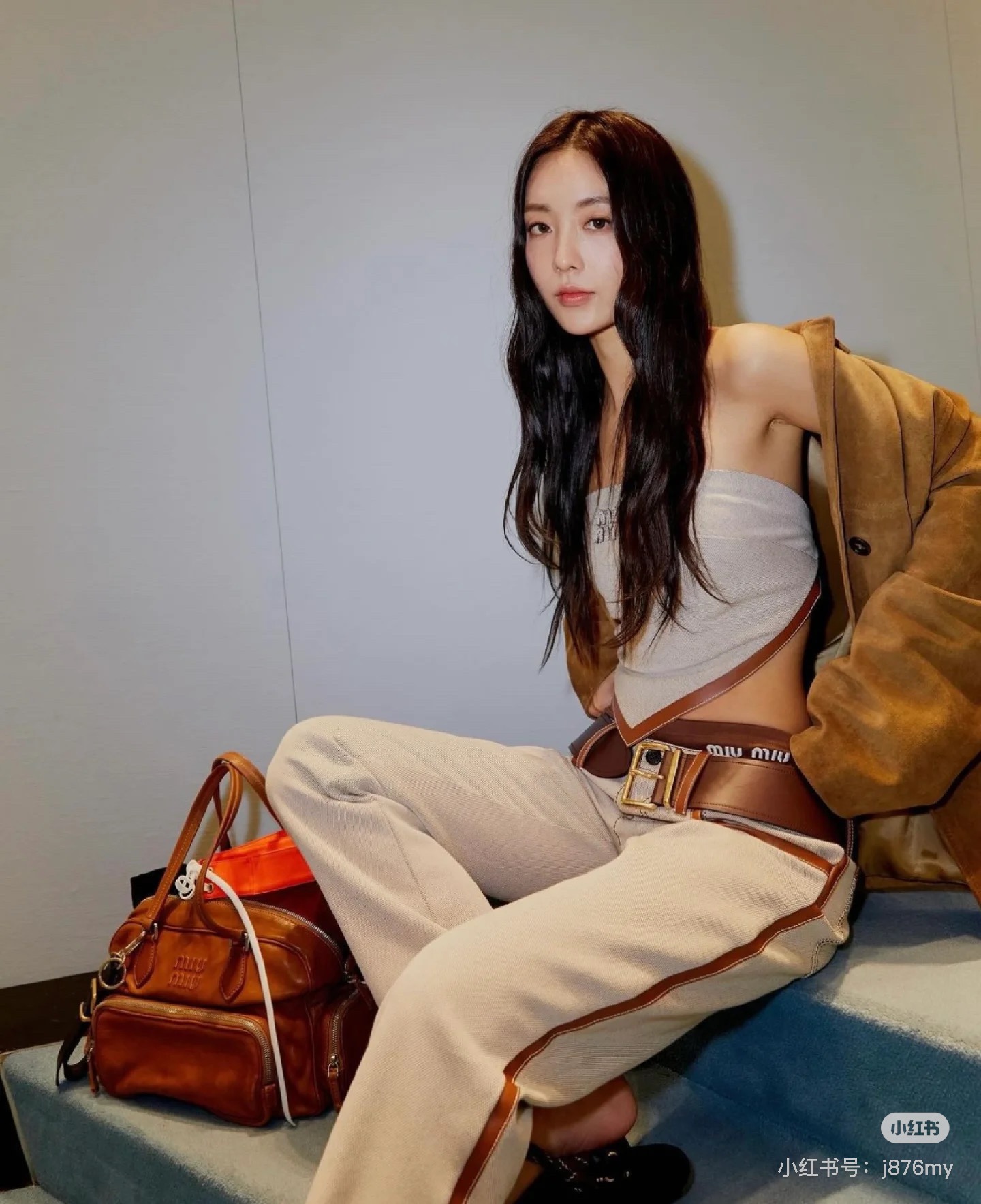 NO:435415,(Pants) Original development High-version Miumi* 25 new product!  Miu released a new color this year. Contrasted retro splicing fashionable and personalized jeans, versatile styles. You can match any top, a must-have for summer. A perfect summer hot girl~ Retro wash is very good to match with tops, high-quality denim fabric. The upper body is really comfortable and fashionable and tone-like jeans. SML, miumiu, jeans, alexander wang19860909（长裤）原版开发 高版本 Miumi* 25新品！Miu今年出的新色.撞色复古拼接时髦个性牛仔裤,百搭款 可以搭配任意一款上衣,夏日必备款 妥妥的夏日辣妹一枚～复古水洗很好搭配上衣,高品质牛仔面料 上身真的很舒适,时髦腔调感的牛仔裤. SML,,miumiu,jeans,alexander wang,Women's clothing