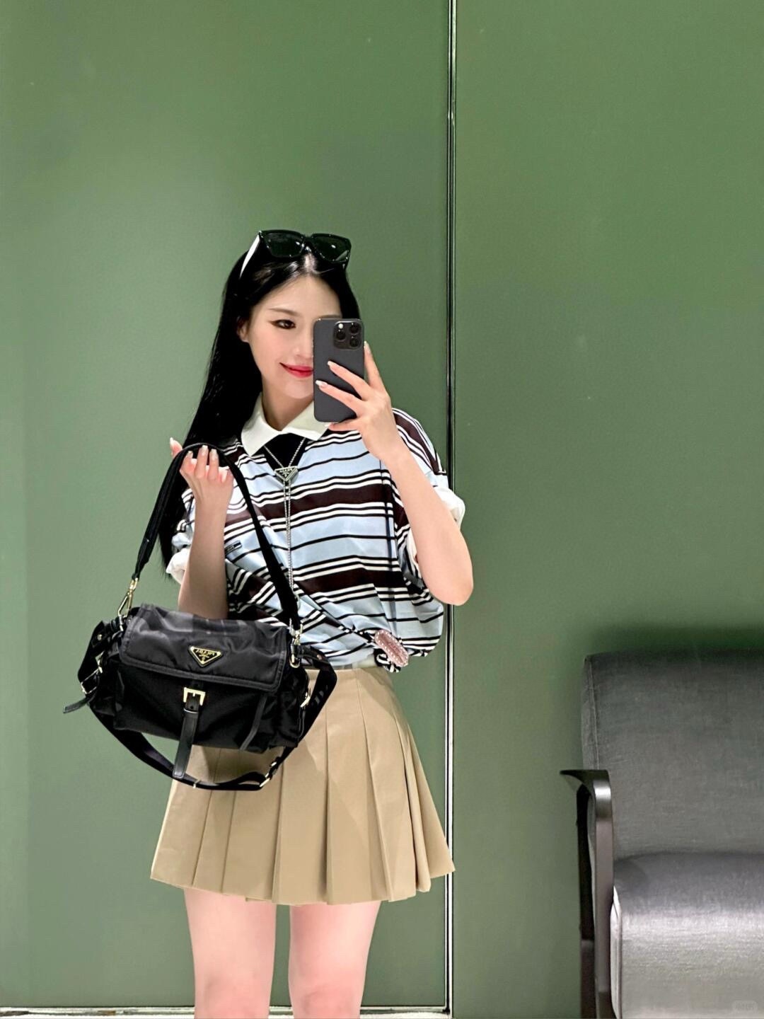 NO:436182,Prad* 25Ss Spring and Summer New Style Mint Chocolate Striped Short Sleeve Round Neck T-shirt. Original Developed!  High-end production!  Super high-end color matching, loose style for couples, simple and high-end, not picky about the upper body, chest pocket and label design, workmanship quality depends on details. Spot SML,,prada,T-shirt,tees,t-shirt,alexander wang19860909Prad* 25Ss春夏新款 薄荷巧克力条纹短袖圆领T恤.原版开发！高版出品！超级高级的配色搭配 宽松版型可情侣款穿搭 简约又高级 不挑人上身 胸口口袋与贴标设计 做工品质看细节.现货 SML,,prada,T-shirt,tees，t-shirt,alexander wang,Women's clothing