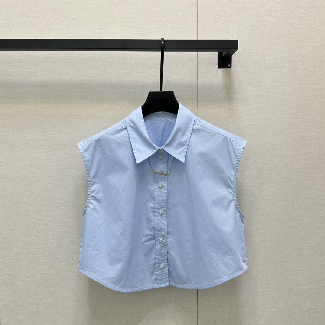 NO:436192,(Top) alexanderwang *25 new webbing straight shorts sleeveless shirt. Original development High-end production. Comfortable and stylish, full of texture. Simple design style Show your taste and style. The waist webbing is decorated with logo letter embroidery to show style. The combination of simple tailoring and exquisite details highlights the capable temperament. Whether it is work or date, it can make you the focus. Series development Match series items Show fashionable style!  Accurate version SML big product real shot, shorts, shirts, alexander wang19860909（上衣） alexanderwang *25新品织带直筒短裤无袖衬衫.原版开发 高版出品.舒适有型 质感十足 简约的设计风格 展现你的品味与格调 腰头织带饰有标志字母刺绣 尽显格调 简洁的剪裁与精致的细节相结合 凸显干练气质 无论是工作还是约会 它都能让你成为焦点 系列开发 搭配系列单品 尽展时髦风格！认准版本 SML大货实拍,,shorts,shirts,alexander wang,Women's clothing