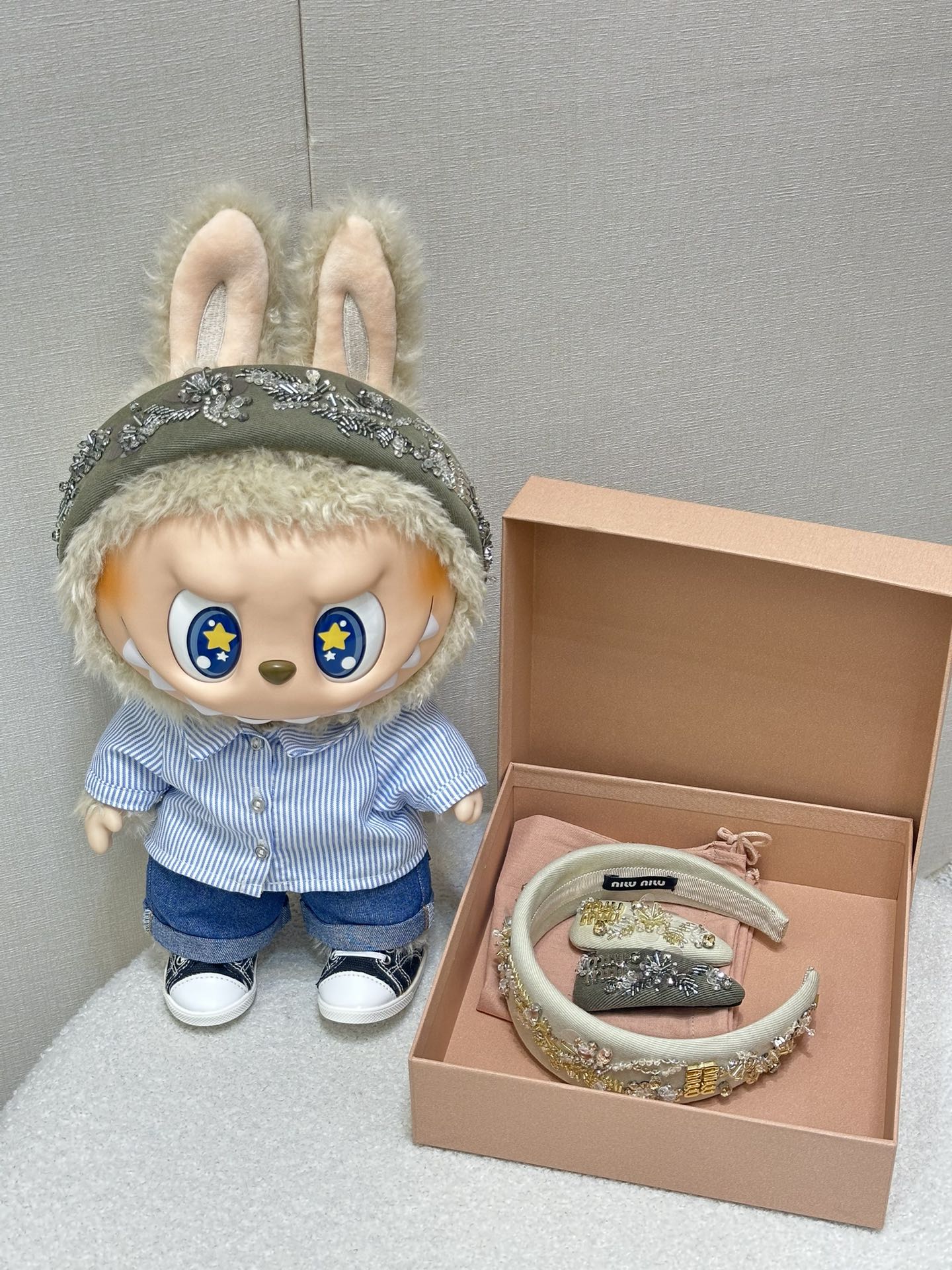 NO:481256,Miu jewelry Hairpins Heavy Industry Crystal Glass Diamond Pure Hand-sewn Box) Large-scale real shots 2-color headbands real shots, miumiu, hairpins, alexander wang19860909Miu饰品 发夹 重工款 水晶玻璃钻纯手工缝制配盒子）大货实拍 2色发箍实拍,,miumiu,hairpins,alexander wang,Women's clothing