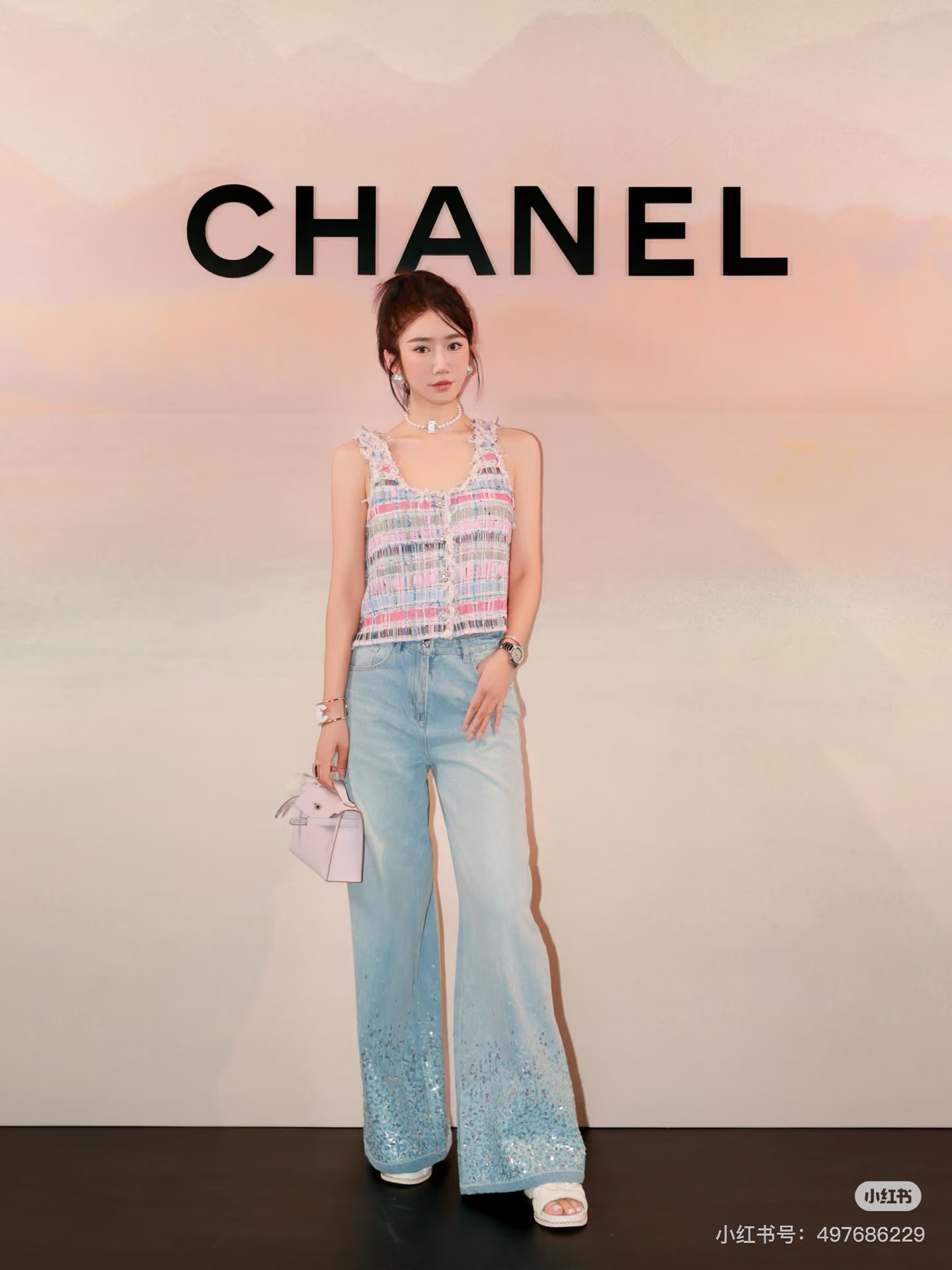 NO:457227,Chane* 25ss Spring and Summer New Style Heavy Industry Washed Beaded Tablet Denim Trousers. Original 1:1 Development!  High-end production!  The same style of Shan Yichun, multiple process processing, heavy industry pure hand-sewn sequins, this jeans is really highly recommended, the style is really good, super versatile, invincible texture, super nice summer essentials, absolute ceiling level, spot SML, chanel, jeans, alexander wang19860909Chane* 25ss春夏新款 重工水洗珠片牛仔长裤.原版1:1开发！高版出品！单依纯同款 多重工艺处理 重工纯手工缝制亮片 这款牛仔裤真的强烈推荐 版型真的太好啦 超级百搭 质感无敌 品质超级nice夏季必备单品 绝对天花级别的 现货 SML,,chanel,jeans,alexander wang,Women's clothing