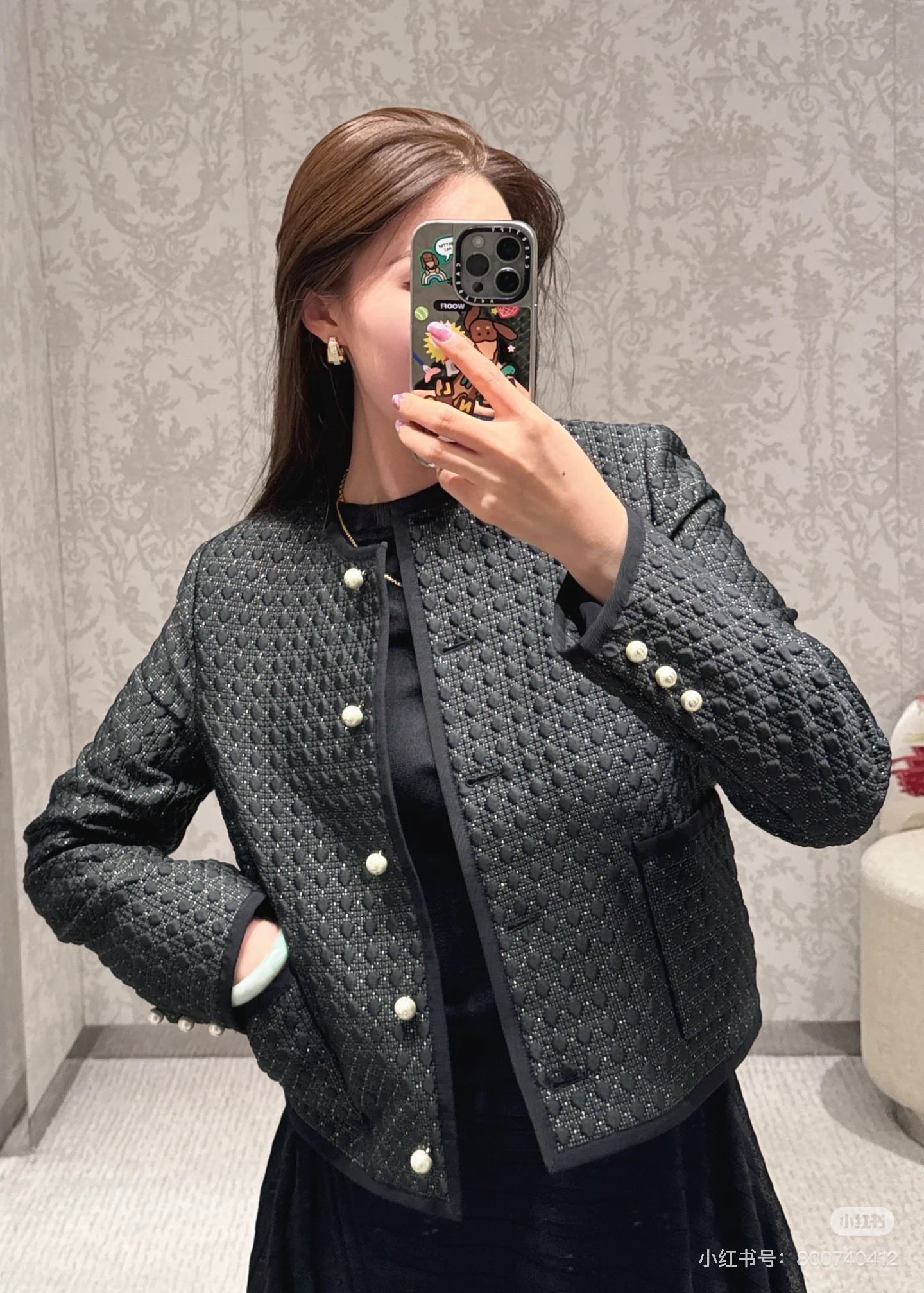 NO:437624,(Coat) (Skirt) Dio* 25Fw Early Autumn New Style Checked Jacquard Round Neck Jacket Skirt Set!  Original development High-end production!  High-end custom thick floral gold wire fabric, round neck single-breasted design, customized metal pearl buckle embellishment, and the skirt style is also very good, both look and wear, it is very high-end, completely versatile for anyone, relief jacquard craftsmanship, very good texture, giving people a noble and gentle feeling. Recommend a set!  Spot SML,,dior,skirts,jackets & coats,alexander wang19860909（外套）（半裙） Dio* 25Fw早秋新款 格纹提花圆领外套半裙套装！原版开发 高版出品！高级定制粗花金丝线面料 圆领单排扣设计,定制金属珍珠扣点缀,半裙版型也非常赞无论是看起来还是穿起来都是很高级 完全百搭任何人 浮雕提花工艺 花纹质感非常好 给人一种高贵斯文的感觉 推荐一套入！ 现货 SML,,dior,skirts,jackets & coats,alexander wang,Women's clothing