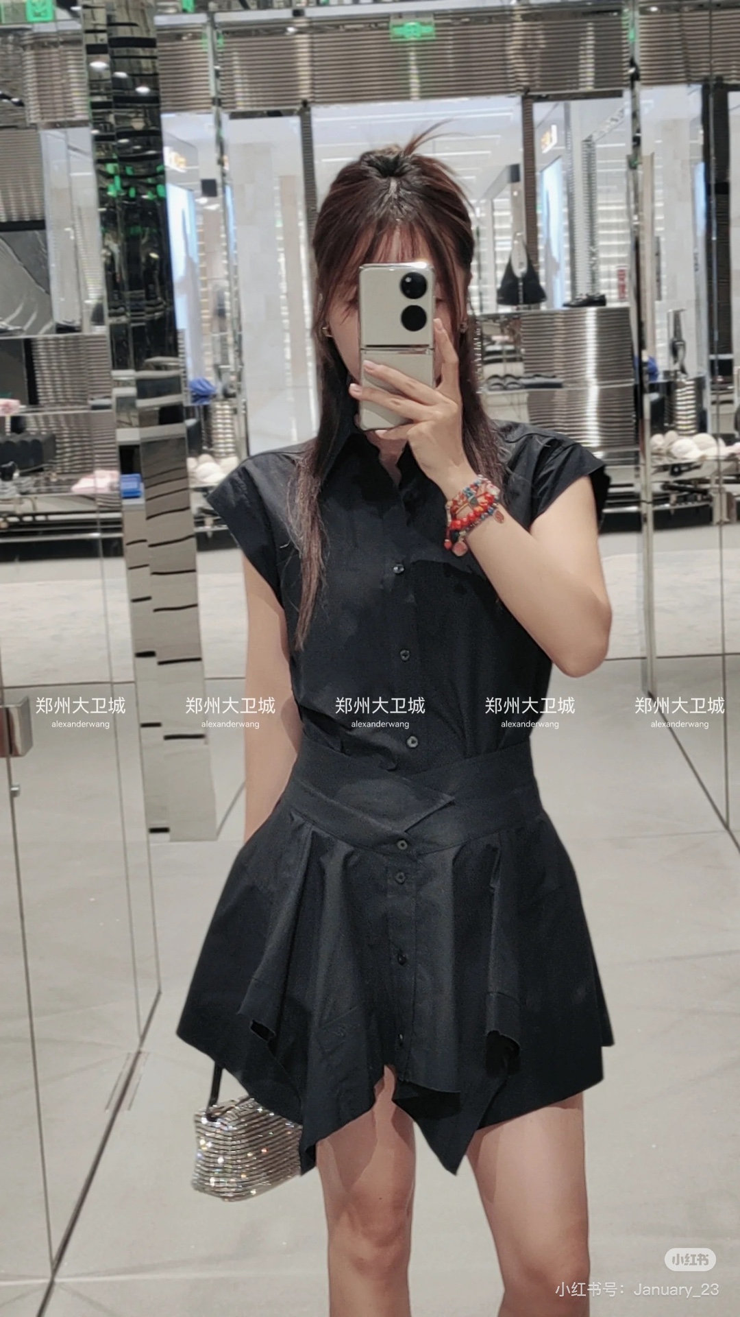 NO:438606,Alexand*r Wang 25Fw early autumn new style irregularly spliced ​​cotton poplin shirt skirt. Original development!  High-end production!  The chest pocket decoration logo embroidery, custom logo buttons, the details of the whole piece are too heavy-duty, the style makes it look taller and slimmer, and the shape is also very high-end. One piece is enough to be highlighted when you go out. The must-have sweet and cool girls. Black and white spot SML, alexander wang, skirts, shirts, alexander wang19860909Alexand*r Wang 25Fw早秋新款 不规则拼接棉府绸衬衫裙.原版开发！高版出品！胸口口袋饰logo徽标刺绣,定制logo扣子,一整件的细节太重工啦,版型显高显瘦,造型也很高级,出门一件足够有亮点了,大王甜酷女孩必备 黑色 白色 现货 SML,,alexander wang,skirts,shirts,alexander wang,Women's clothing