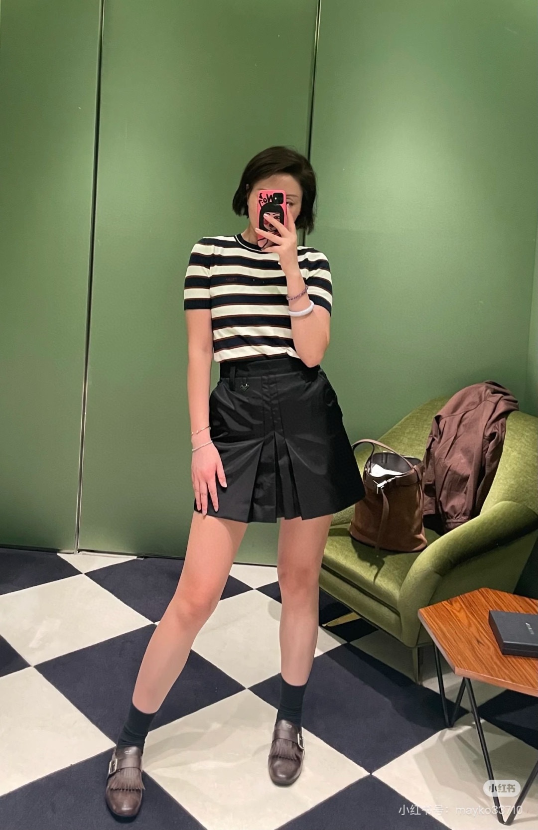 NO:438624,*25new enamel triangle logo nylon skirt with classic triangle logo embellishment on the waist to add fun to the outfit~ Exclusive custom imported yb recycled nylon material, custom-made fabrics with hard and stylish upper body without softness!  The waist-closing A-shaped upper body looks slim and fashionable ~ The nautical series is easy to match with 1:1 Superior style. The latest summer item is recognized for the exclusive high-end version SML, skirts, alexander wang19860909*25new珐琅三角徽标尼龙半裙腰间经典三角徽标点缀增添穿搭趣味～ 独家定制进口yb再生尼龙材质,定制对版面料上身硬挺有型不软塌！收腰A字版型上身显瘦又时髦～航海系列随意搭配都好好看1:1超赞版型 夏季最新单品 认准独家高版本 SML,,skirts,alexander wang,Women's clothing