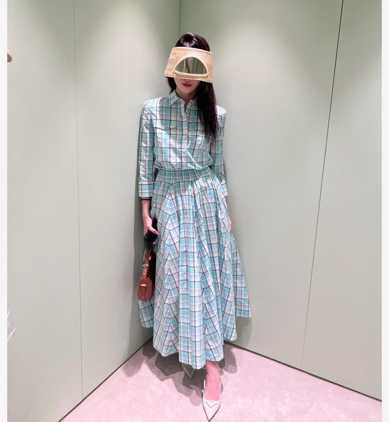 NO:443313,(Shirt) * 25 light blue green white plaid short-sleeved shirt, open and close button design, easy to put on and take off, crystal three-dimensional button texture is excellent ~ Exclusive custom imported yb cotton material, with plaid printing, this year the plaid elements are really too popular ~ The degree of random matching is 1:1 Super style, the latest summer item, please recognize my version SML, Shirts, T-shirt, alexander wang19860909（衬衫）*25浅蓝绿白格纹短袖衬衫 开合按扣设计穿脱方便,晶石立体扣质感绝绝子～独家定制进口yb棉材质,对版格纹印花,今年格子元素真的太火了～随意搭配都不出错的程度1:1超赞版型,夏季最新单品,认准我家版本SML,,shirts,T-shirt,alexander wang,Women's clothing