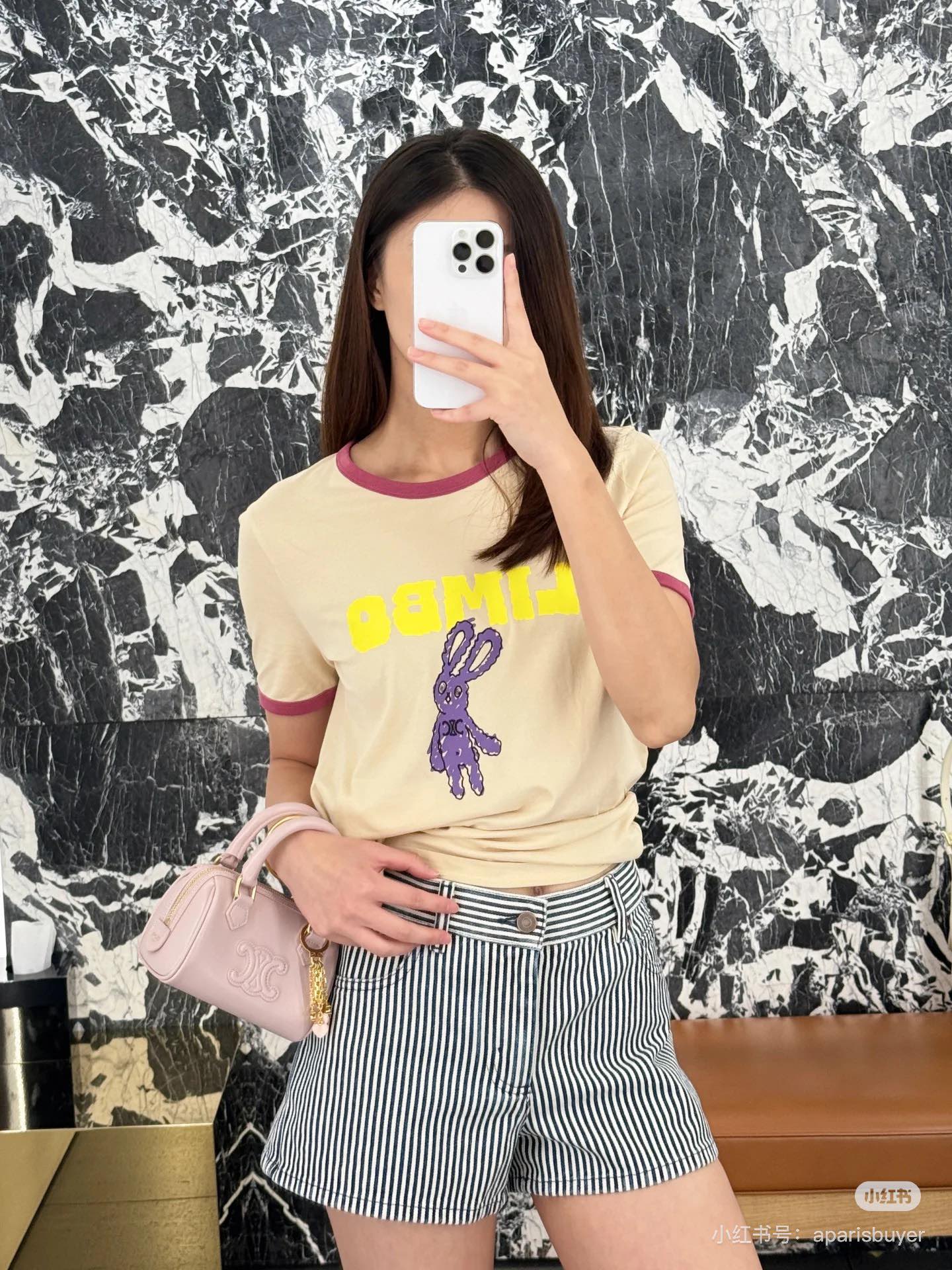 NO:444273,Celin* 25Ss Spring and Summer New Style Children's Fun Rabbit Printed Round Neck Short-Sleeve T-shirt, Original Development!  High-end production!  Full of fun, breaking the monotony, and the whole body is a girl who reduces age!  Walking on the street is full of attention!  The youthful and energetic feel is slightly loose and not picky about the figure at all!  It is inclusive and covers the flesh and makes you look thin!  Both appearance and comfort!  The rate of returning to the street is 100% Heavy industrial washing pure cotton fabric, with a super comfortable texture!  Close your eyes and rush!  Spot SML, celine, T-shirt,tees, t-shirt,alexander wang19860909Celin* 25Ss春夏新款 童趣兔兔印花圆领短袖T恤,原版开发！高版出品！趣味满满 打破单调感 一整个上身就是减龄少女！走在街上吸睛度满分！青春又活力的感觉微宽松版型完全不挑身材！包容性好遮肉显瘦！颜值与舒适兼具！穿出街回头率百分百重工洗水纯棉面料 质感超级舒适！都给我闭眼冲！现货 SML,,celine,T-shirt,tees，t-shirt,alexander wang,Women's clothing