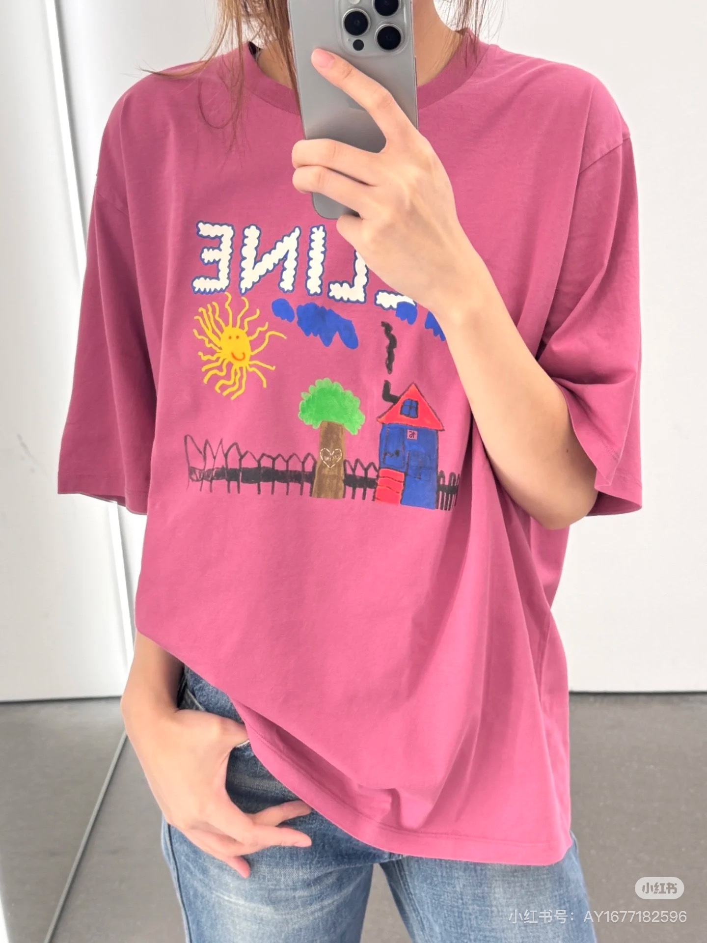 NO:444323,Celin* 25Ss Spring and Summer New Style Children's Fun Graffiti Printed Round Neck Short Sleeve T-shirt. Original development!  High-end production!  Full of fun, breaking the monotony, and the whole body is a girl who reduces age!  Walking on the street is full of attention!  The youthful and energetic feel is slightly loose and not picky about the figure at all!  It is inclusive and covers the flesh and makes you look thin!  Both appearance and comfort!  The rate of returning to the street is 100% Heavy industrial washing pure cotton fabric, with a super comfortable texture!  Close your eyes and rush!  Spot SML, celine, T-shirt,tees, t-shirt,alexander wang19860909Celin* 25Ss春夏新款 童趣涂鸦印花圆领短袖T恤.原版开发！高版出品！趣味满满 打破单调感 一整个上身就是减龄少女！走在街上吸睛度满分！青春又活力的感觉微宽松版型完全不挑身材！包容性好遮肉显瘦！颜值与舒适兼具！穿出街回头率百分百重工洗水纯棉面料 质感超级舒适！都给我闭眼冲！现货 SML,,celine,T-shirt,tees，t-shirt,alexander wang,Women's clothing