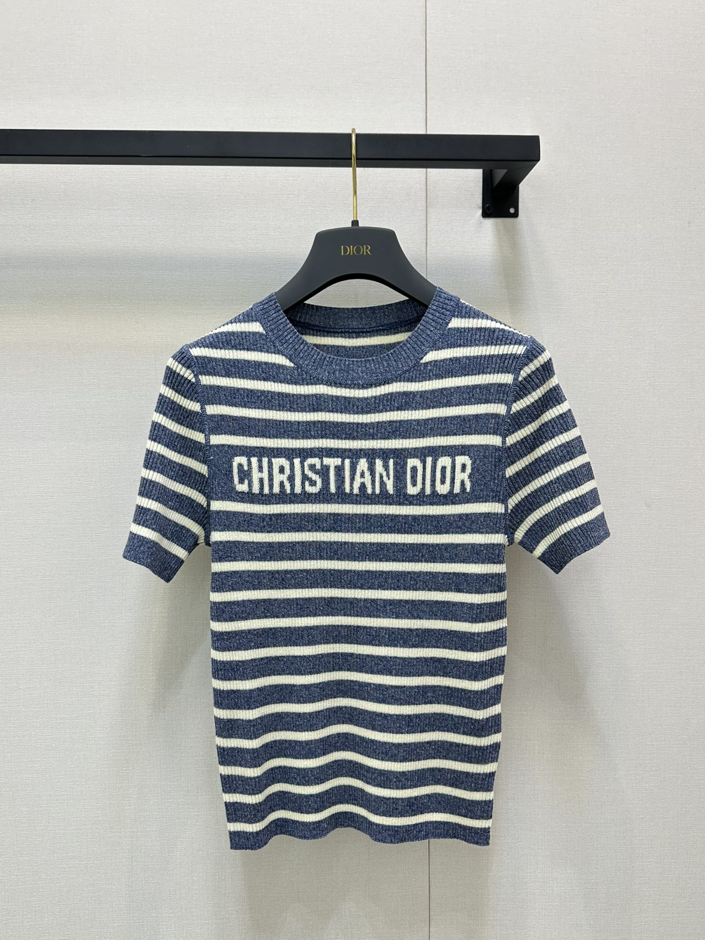 NO:444264,Dio*25new new striped letters cotton linen short-sleeved shoulder style with invincible slimming!  The classic striped elements are worn out in time and are exclusively customized for imported yb silk cotton and linen material, the chest brand logo print is matched with striped color block design, high-end and textured!  The casual matching is a relaxed and comfortable style, 1:1 super style, the latest summer item, please check my version S M L large-scale real shot, dior, T-shirt, alexander wang19860909Dio*25new新款条纹字母棉麻短袖正肩版型上身无敌显瘦！经典条纹元素实穿不过时独家定制进口yb丝棉麻材质,胸前品牌logo印花搭配条纹拼色设计,高级有质感！随意搭配都是轻松自在的风格,1:1超赞版型 夏季最新单品 认准我家版本S M L大货实拍,,dior,T-shirt,alexander wang,Women's clothing