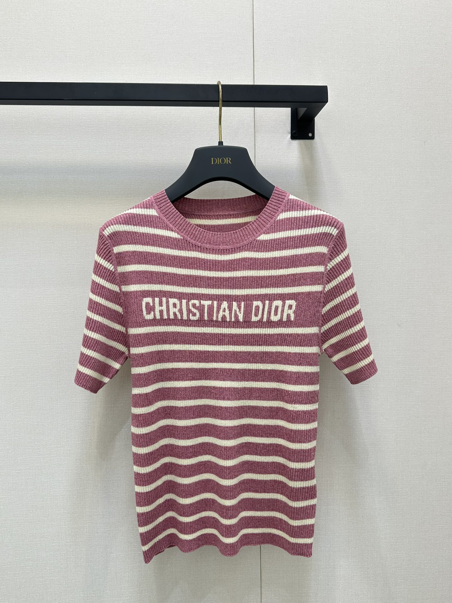 NO:444251,Dio*25new new striped letters cotton linen short-sleeved shoulder style with invincible slimming!  The classic striped elements are worn out in time and are exclusively customized for imported yb silk cotton and linen material, the chest brand logo print is matched with striped color block design, high-end and textured!  The casual matching is a relaxed and comfortable style, 1:1 super style, the latest summer item, please check my version S M L large-scale real shot, dior, T-shirt, alexander wang19860909Dio*25new新款条纹字母棉麻短袖正肩版型上身无敌显瘦！经典条纹元素实穿不过时独家定制进口yb丝棉麻材质,胸前品牌logo印花搭配条纹拼色设计,高级有质感！随意搭配都是轻松自在的风格,1:1超赞版型 夏季最新单品 认准我家版本S M L大货实拍,,dior,T-shirt,alexander wang,Women's clothing