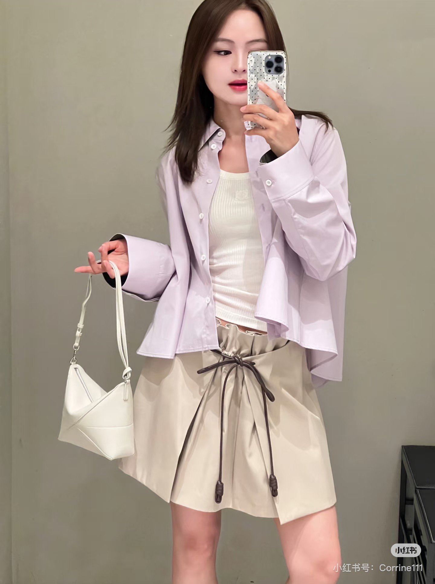 NO:445184,Loew* 25Ss spring and summer new style, vertical cut drawstring and piece skirt. Original development!  High-end production!  Modern and fashionable positioning bouquets have a strong pleated design!  The style of the film is not picky!  Imported twill pure cotton fabric has super texture!  The classic style is versatile and fashionable!  Super slim on the upper body!  The imported pure cotton fabric has a wide and stylish texture!  Highly recommended single product, 2 colors SML, loewe, skirts, alexander wang19860909Loew* 25Ss春夏新款 立裁抽绳搭片半裙.原版开发！高版出品！摩登时髦定位花束褶皱设计感超强！搭片版型不挑人！进口斜纹纯棉布面料质感超物！经典版型百搭又时髦！上身超显瘦！进口纯棉面料质感挺阔有型！强烈推荐单品,2色 现货SML,,loewe,skirts,alexander wang,Women's clothing