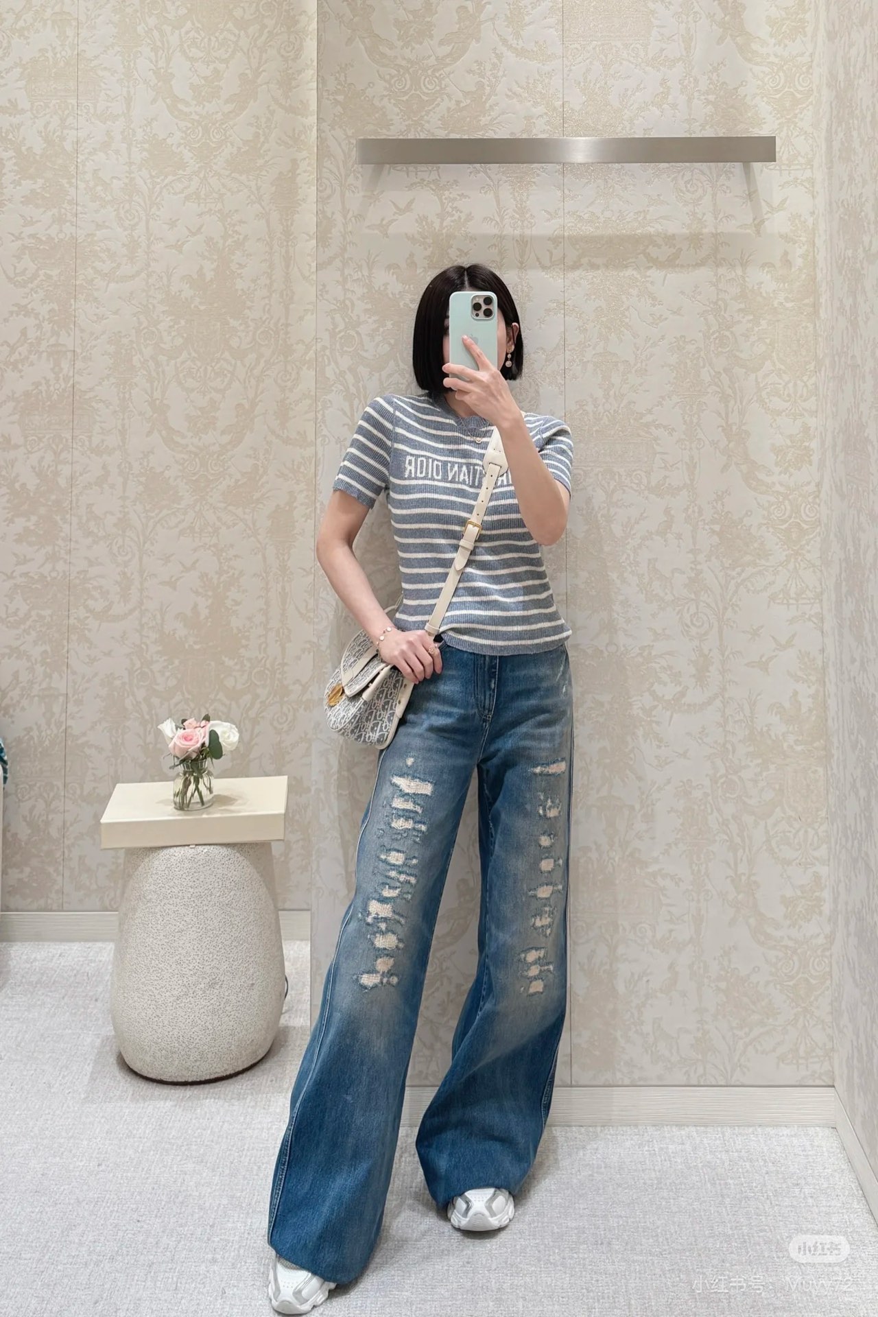 NO:446048,Dior25ss Spring and Summer New Style, Browned and Frayed Worn-Grammed Wide-Legging Pants. Original Development High-Premium Production!  Use pure cotton fabric. The denim upper body is soft. The old-fashioned vintage hole design. Various washing techniques. The texture is clear. The design sense. The back design cowhide sign is full of details. Customized hardware accessories are high-quality. SML,,dior,cowhide,alexander wang.19860909Dior25ss春夏新款 破洞磨破做旧阔腿裤.原版开发 高版出品！采用纯棉的面料 牛仔上身柔软 做旧复古破洞设计 多种水洗工艺 纹理做旧清晰 设计感 后设计牛皮标牌 细节满满 定制五金配件高品质~ 现货 SML,,dior,cowhide,alexander wang,Women's clothing