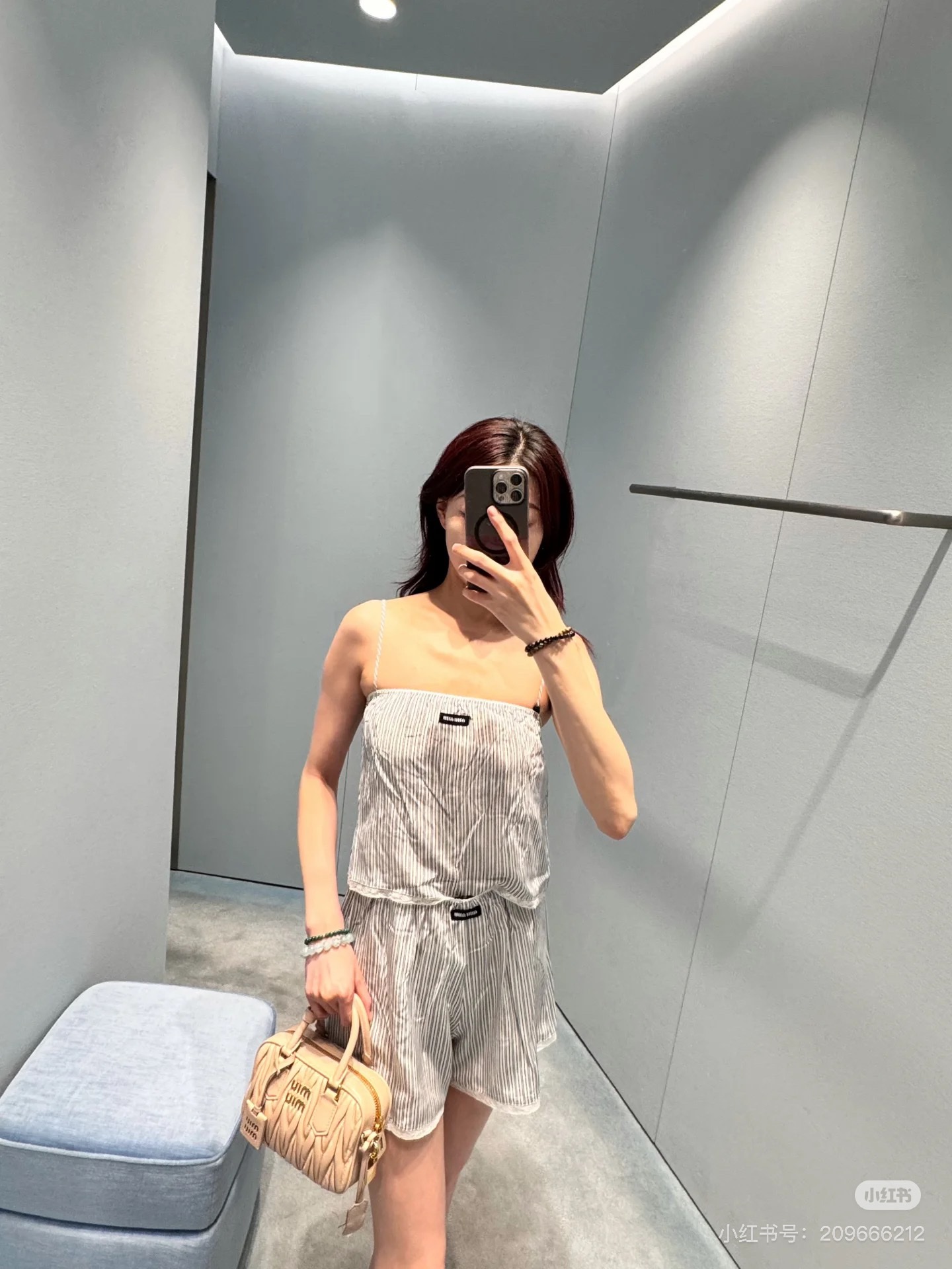 NO:447386,(Sling) P (Shorts) Miumi* New fashionable lace silk suspender vest shorts in summer. It uses 100% mulberry silk fabric, with delicate texture and comfortable skin. Refreshing stripes + lace hem, which is so coquettish that the thin shoulder strap design cannot hide the little sexy. Wear it directly with an oxygen filter and high-waisted pants/short skirt. Korean idols feel like they are on the street~ Want to be a sweet summer girl?  This piece is locked, with one click to control the loose pure desire wind code number SML recommended a set of matching, miumiu, skirts, shorts, real silk, alexander wang19860909（吊带）P（短裤）Miumi*夏季新款时髦花边真丝吊带背心短裤.采用百分百桑蚕丝面料,质感细腻,亲肤舒适.清爽条纹+蕾丝下摆,嗲到不行,细肩带设计藏不住的小性感,穿上直接自带氧气感滤镜搭高腰裤/小短裙,韩系爱豆出街感拿捏～想当夏日甜妹？这件锁死,一键拿捏松弛纯欲风码数SML推荐一套搭配,,miumiu,skirts,shorts,real silk,alexander wang,Women's clothing