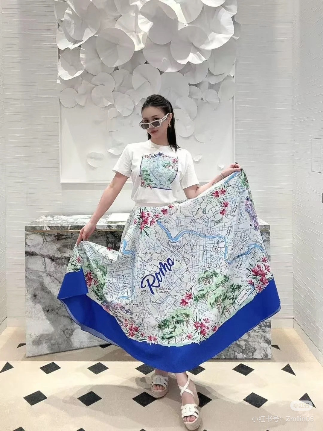 NO:448309,Dio*2025 new printed city street view skirt Customized YB imported silk silk silk material, texture shiny, smooth and comfortable, high-waist skirt cut, micro A-shaped pleated umbrella-shaped large swing design, the upper body is full of lazy style, hand-painted city street view and letter logo elements, echoing the refreshing vacation atmosphere of the hot summer, items that can be used for daily commuting and vacation, easy to wear and bring out a fashionable feeling, accurate version SML, dior, skirts, alexander wang19860909Dio*2025新品印花城市街景半裙 定制YB进口丝蚕稠材质 质感光泽 垂顺舒适 高腰半身裙剪裁 微A字压褶伞状大摆设计 上身充满慵懒风情气息 通体满印手绘感城市街景和字母徽标元素 呼应炎炎夏日的清爽度假气息 日常通勤度假都可驾驭的单品 轻松穿搭出洋气感 认准版本 SML,,dior,skirts,alexander wang,Women's clothing