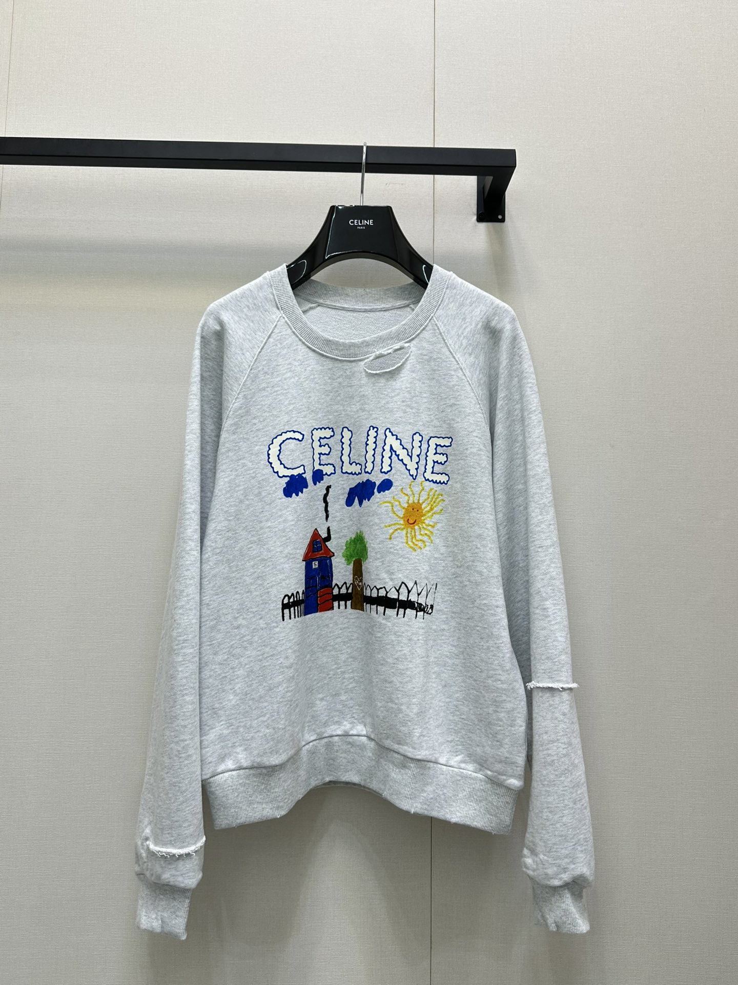 NO:449729,Celin*2025 Spring and Summer New Children's Funny Letter Printed Sweatshirt, handwritten letters + hand-painted small houses and sun patterns, it looks like an illustrator's mind is penetrated, easily grasping the relaxed feeling~ The color collision is super atmosphere, and it is very beautiful when you go out on the street and vacation. The fashionable and effortless fabric is so comfortable that it looks like being wrapped in clouds, casual and high-end. Wearing it is the most beautiful literary cub on the street. Whoever wears it falls in love with it, fashion and innocence are perfectly integrated, you must buy it. SML large-scale products real shots, celine, hoodie, sweatshirts, alexander wang19860909Celin*2025春夏新款童趣风字母印花卫衣,手写体字母+手绘小房子、太阳图案,像把插画师的脑洞穿在了身上,轻松拿捏松弛感～ 色彩碰撞超有氛围,日常出街、度假穿都很绝,时髦不费力面料舒适到像被云朵裹住,随性又高级,穿上就是街头最靓的文艺崽,谁穿谁爱上,时尚与童真的完美融合,必须入手.码数SML大货实拍,,celine,hoodie,sweatshirts,alexander wang,Women's clothing